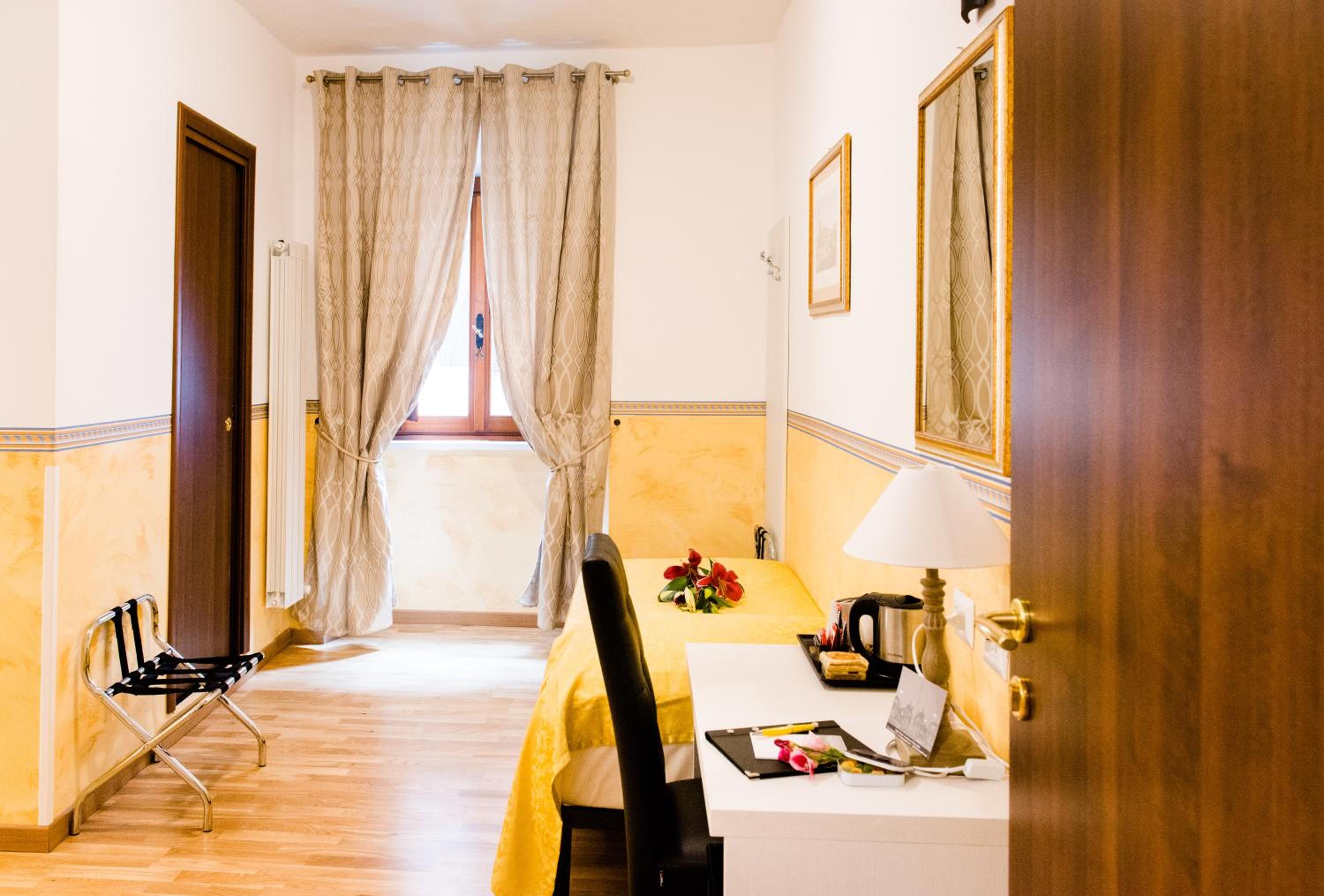 Standard Triple Room photo 2