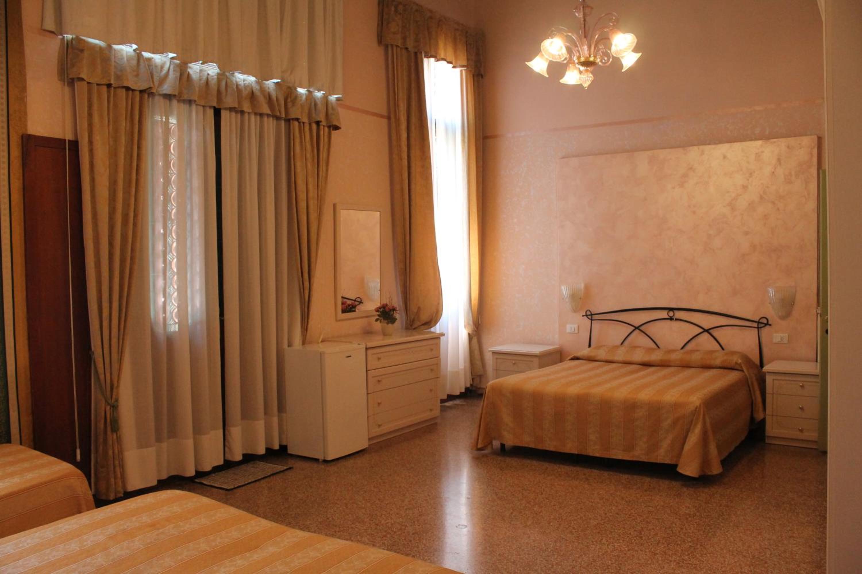 Quintuple Room with Grand Canal View photo 1