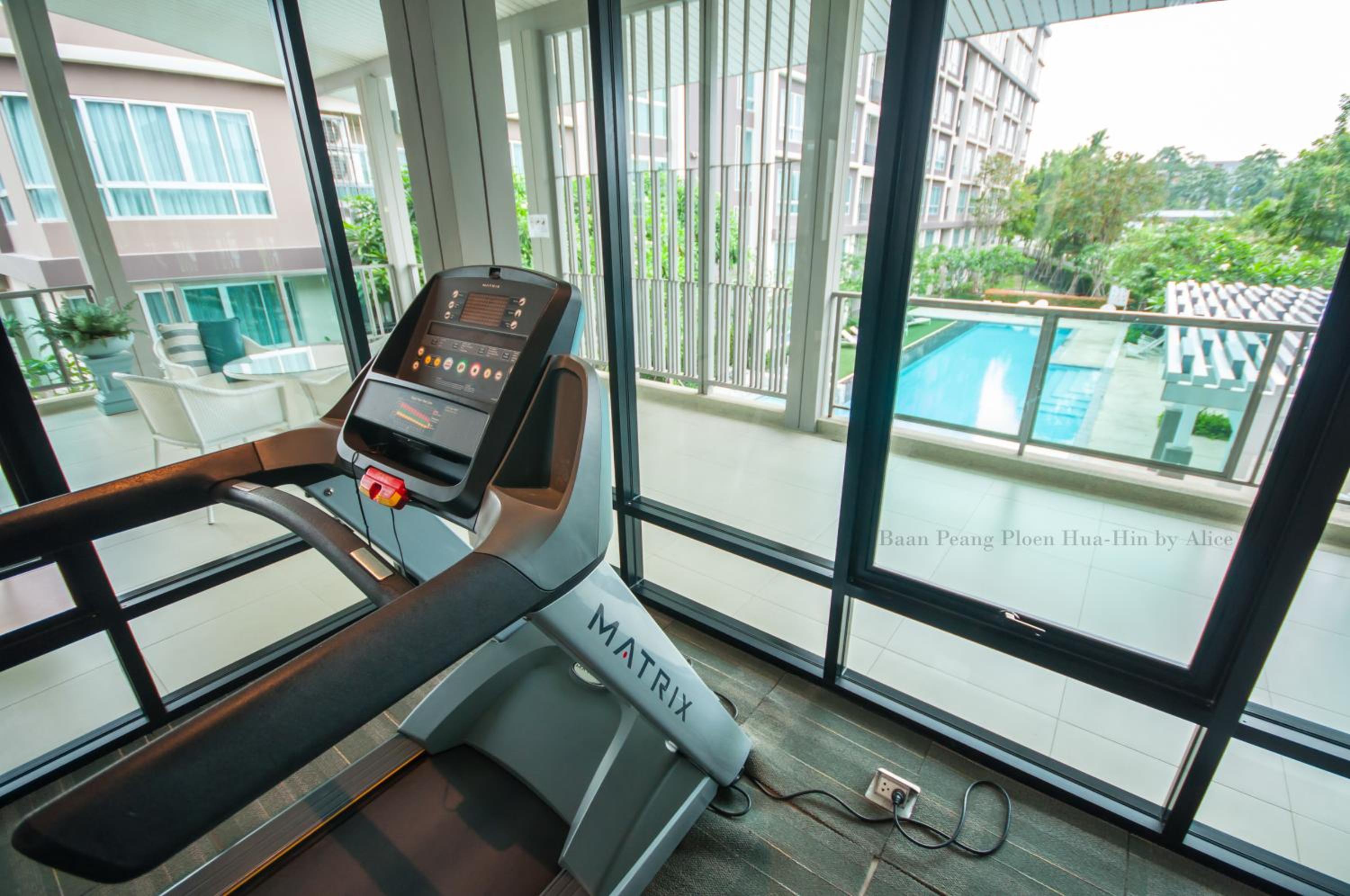 Apartment with Pool View - Photo 13