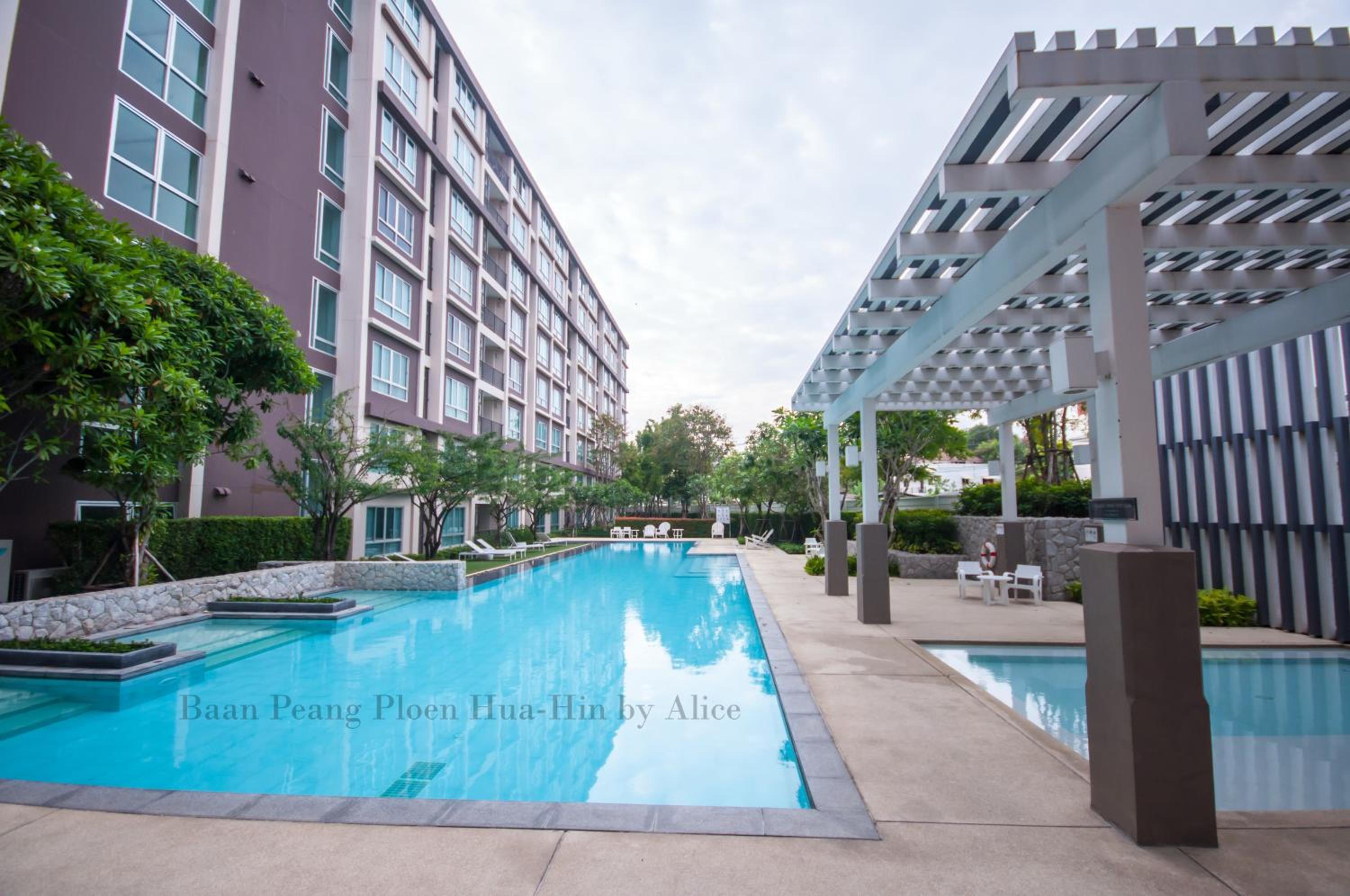 Apartment with Pool View - Photo 15
