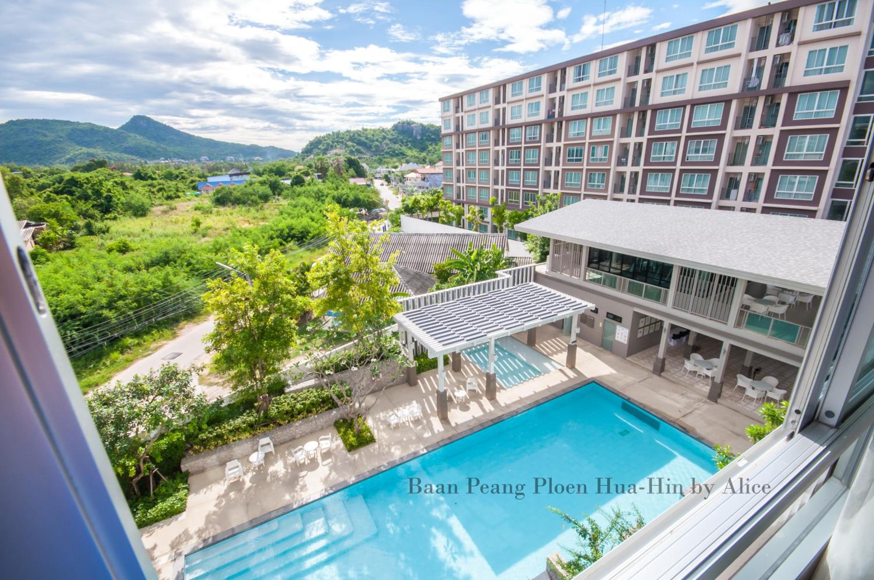 Apartment with Pool View - Photo 29