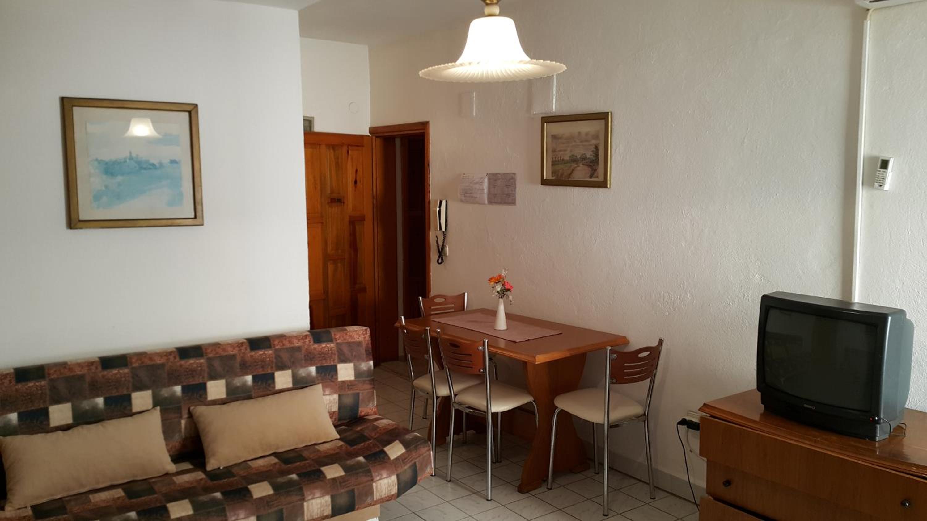 One-Bedroom Apartment (2 Adults + 2 Children) photo 1