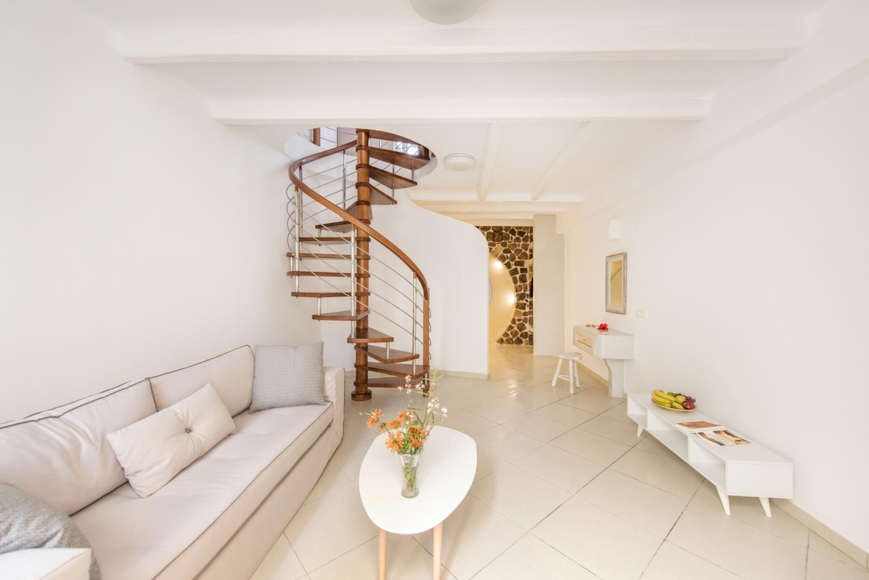 Three-Bedroom Villa with Outdoor Hot Tub - Calliste - Photo 3