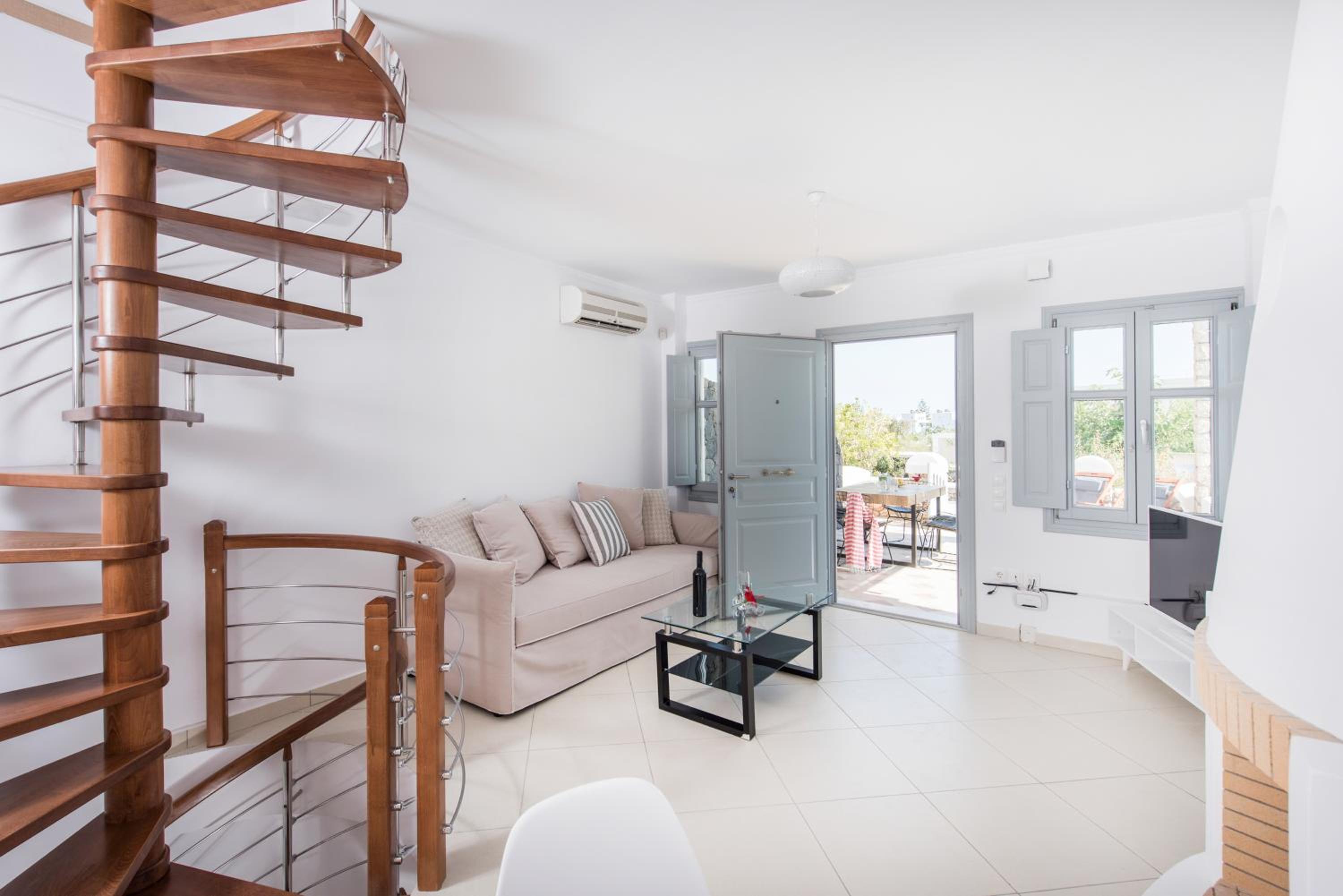 Three-Bedroom Villa with Outdoor Hot Tub - Calliste