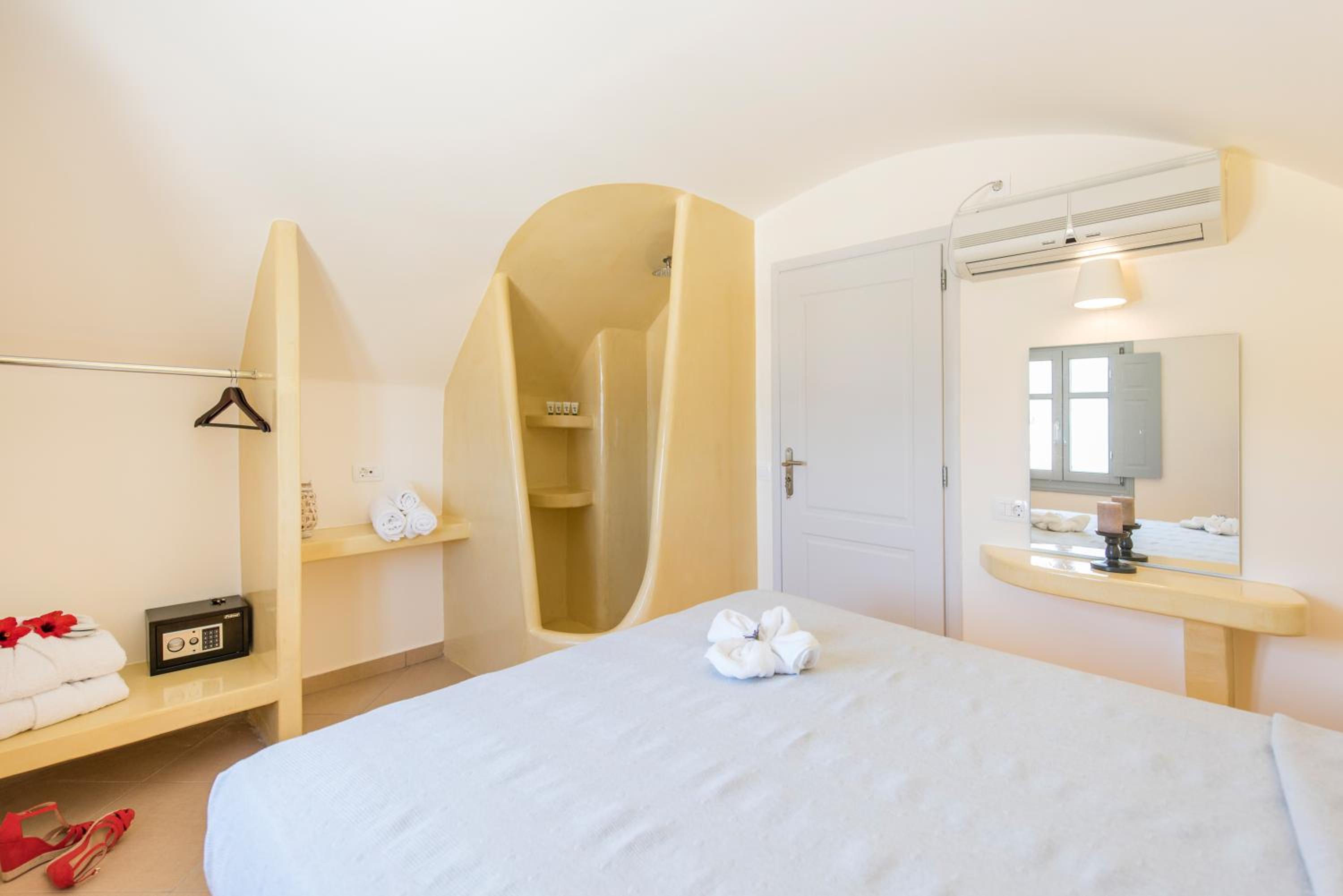 Three-Bedroom Villa with Outdoor Hot Tub - Calliste - Photo 6