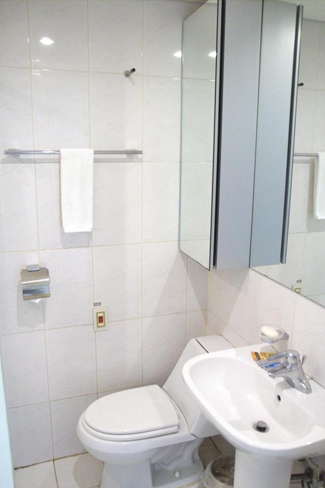 Twin Room - Photo 6
