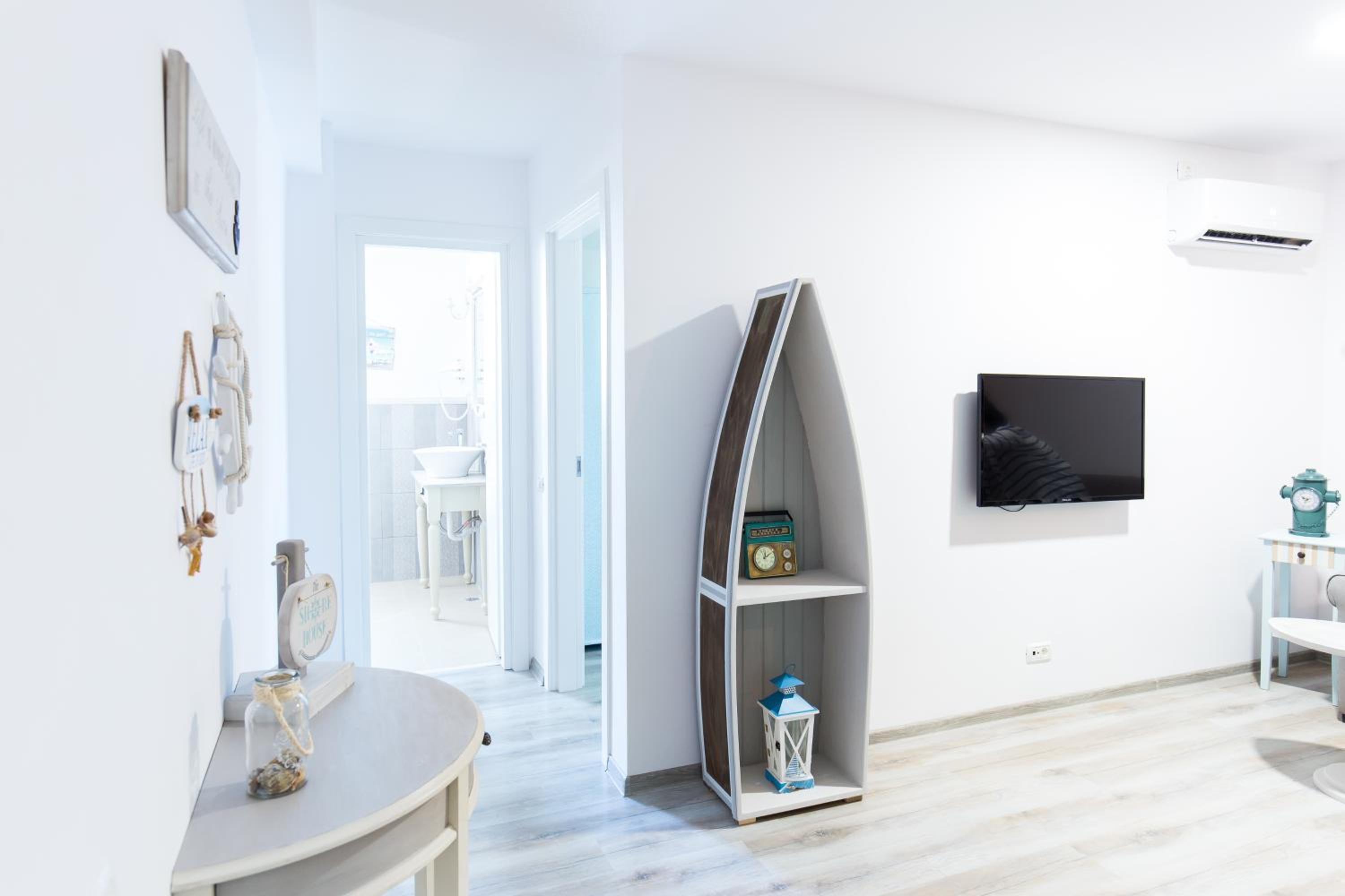 Apartment with Balcony - Photo 40