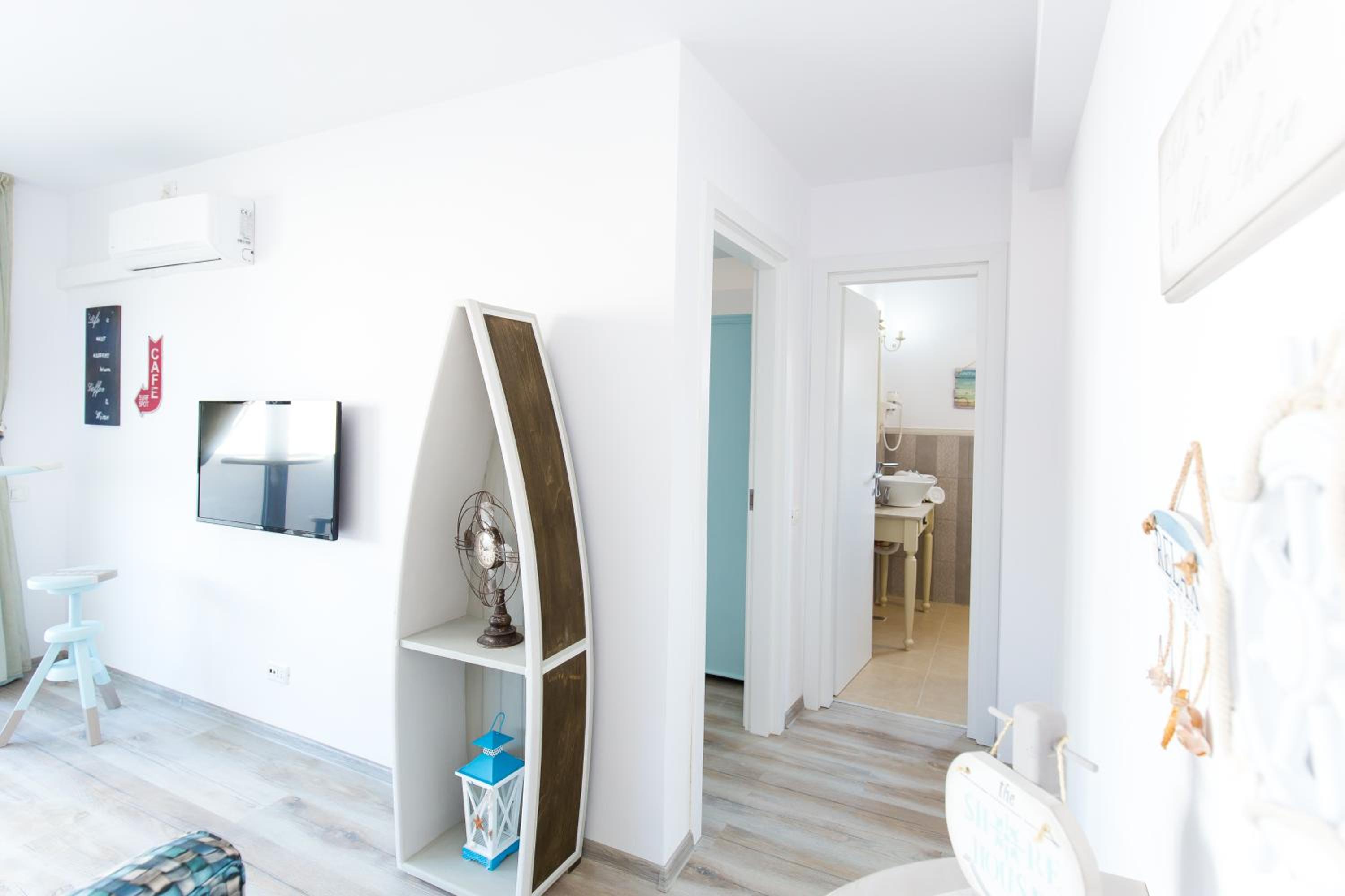 Apartment with Balcony - Photo 20