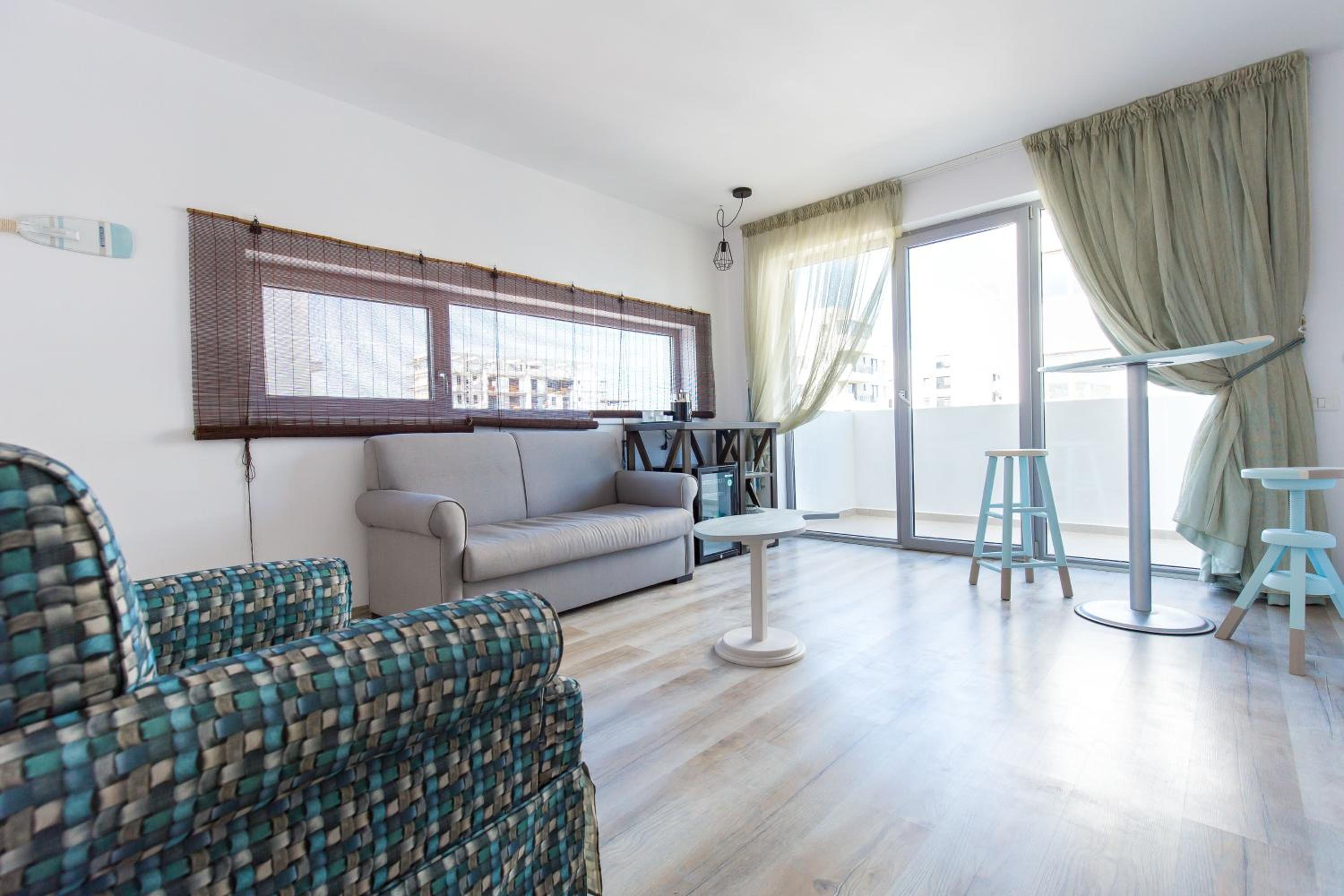 Apartment with Balcony - Photo 18
