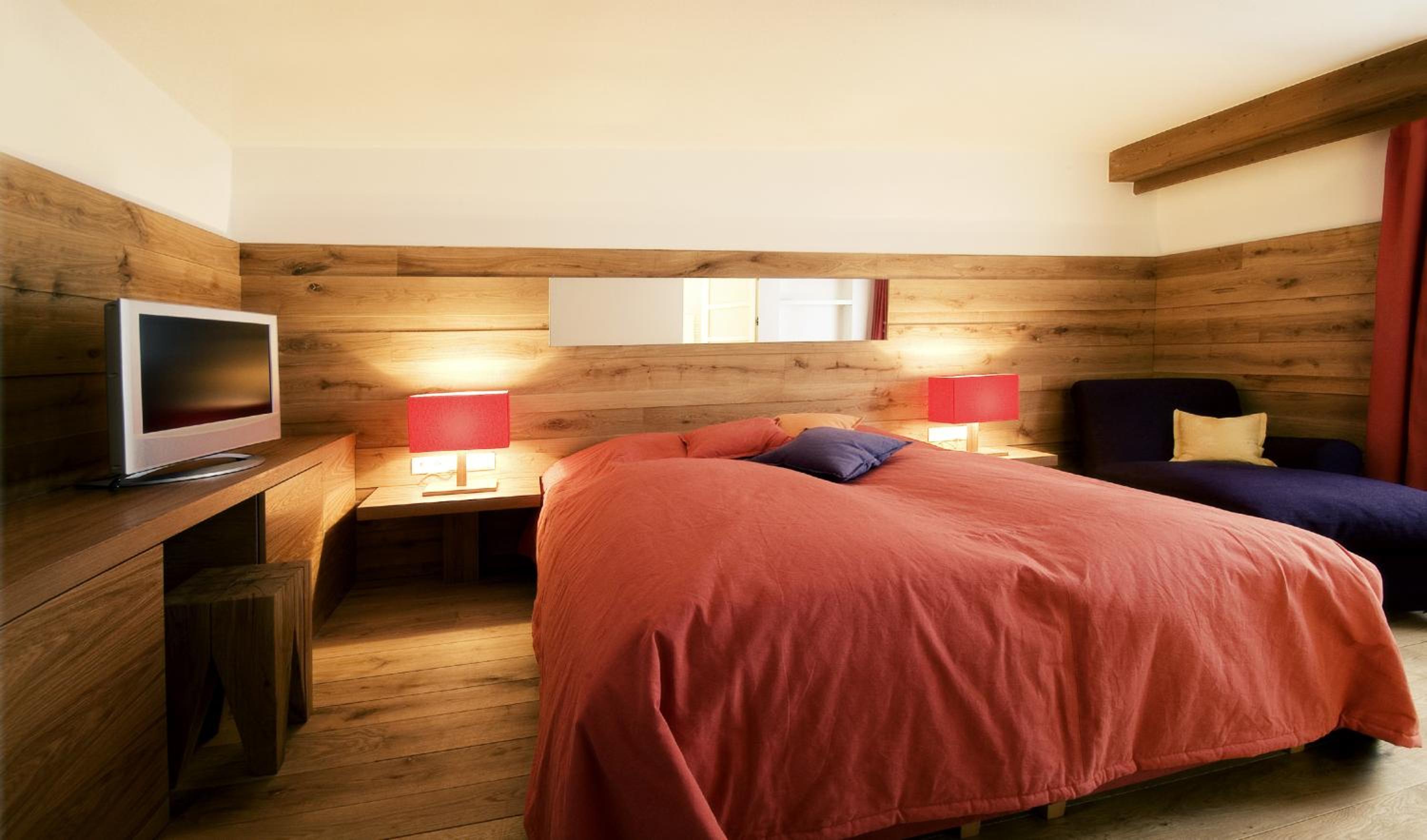 Low Budget Double or Twin Room Basement photo 1