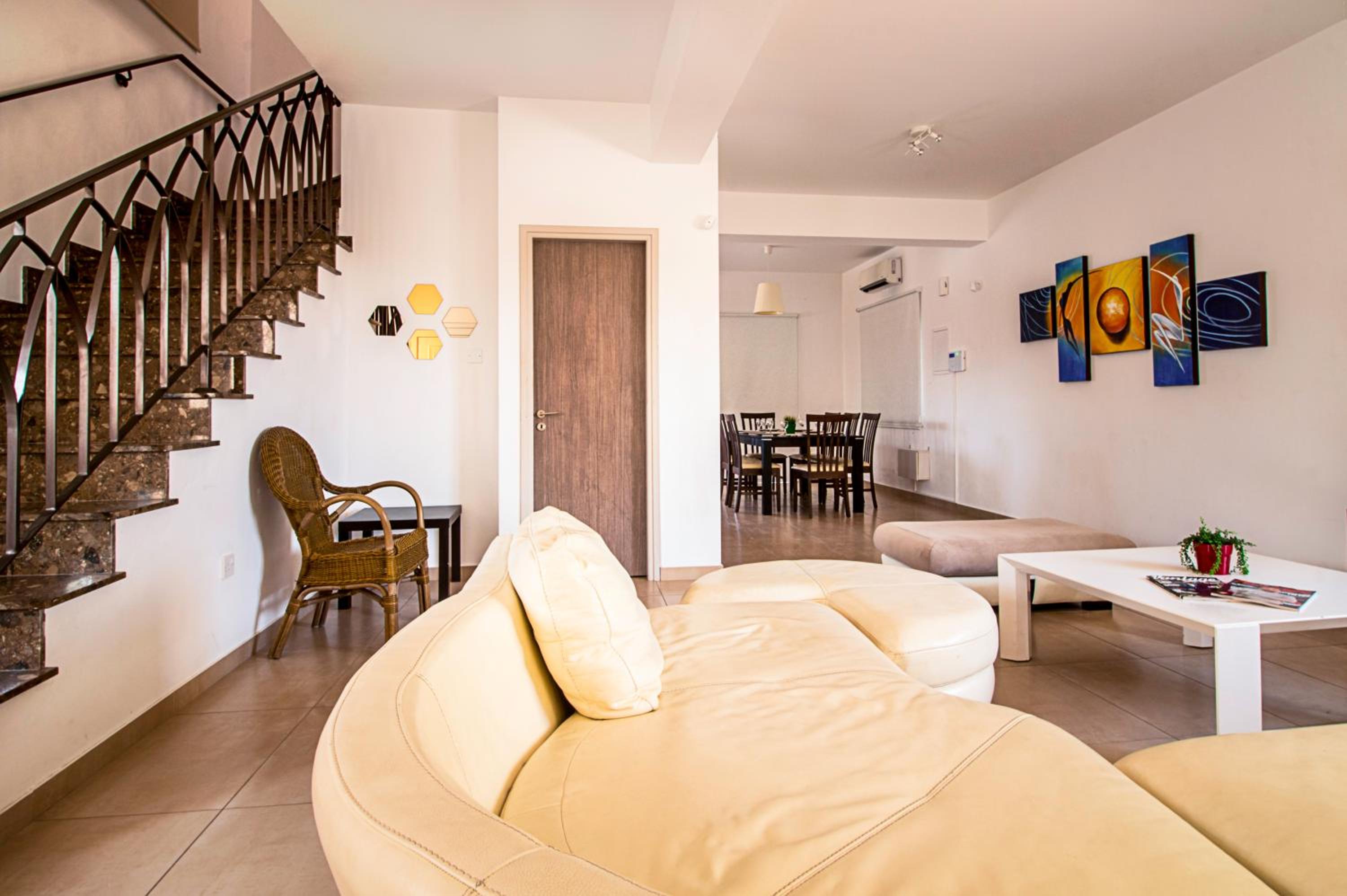 Villa - Photo 1