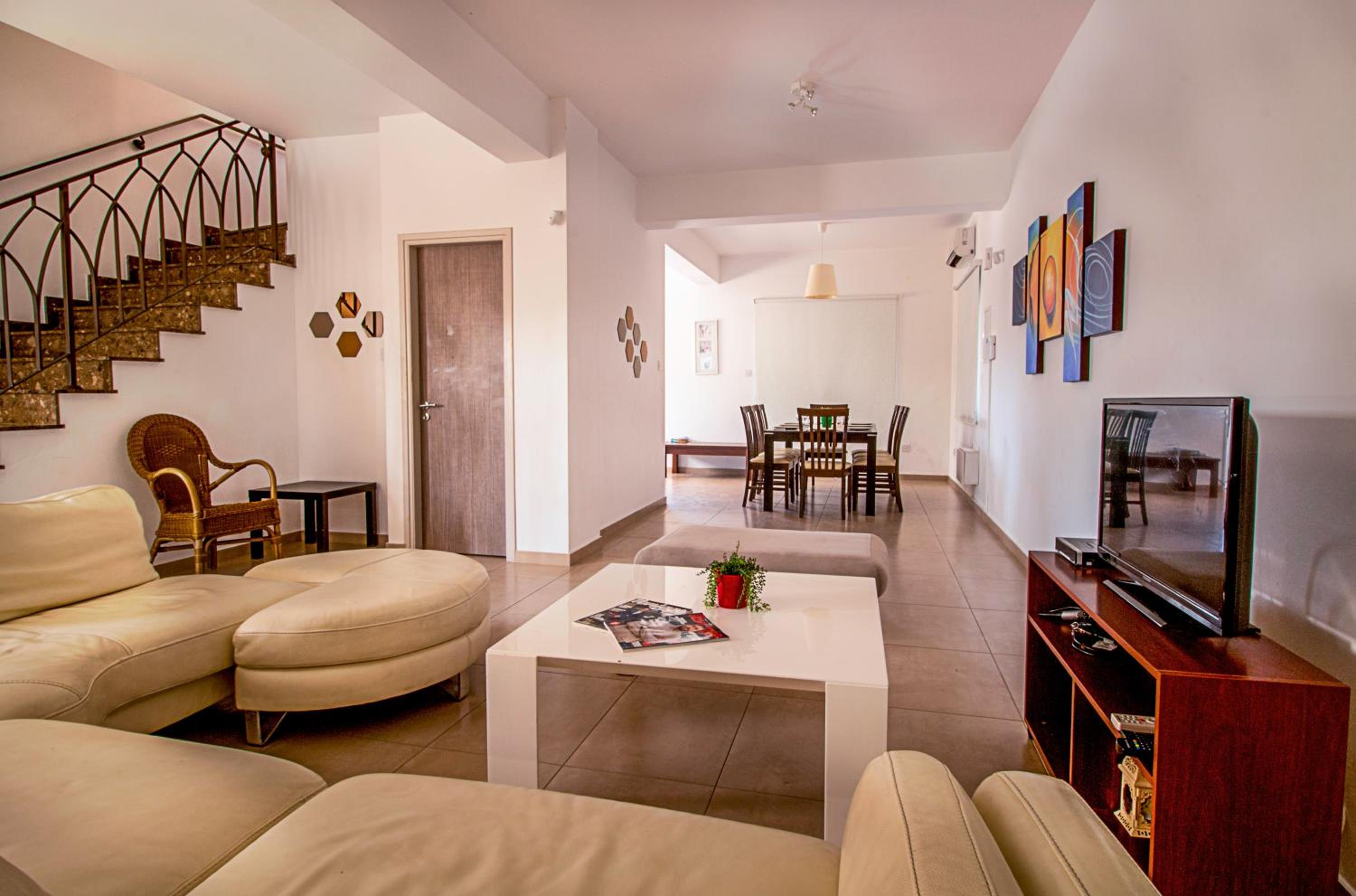 Villa - Photo 2
