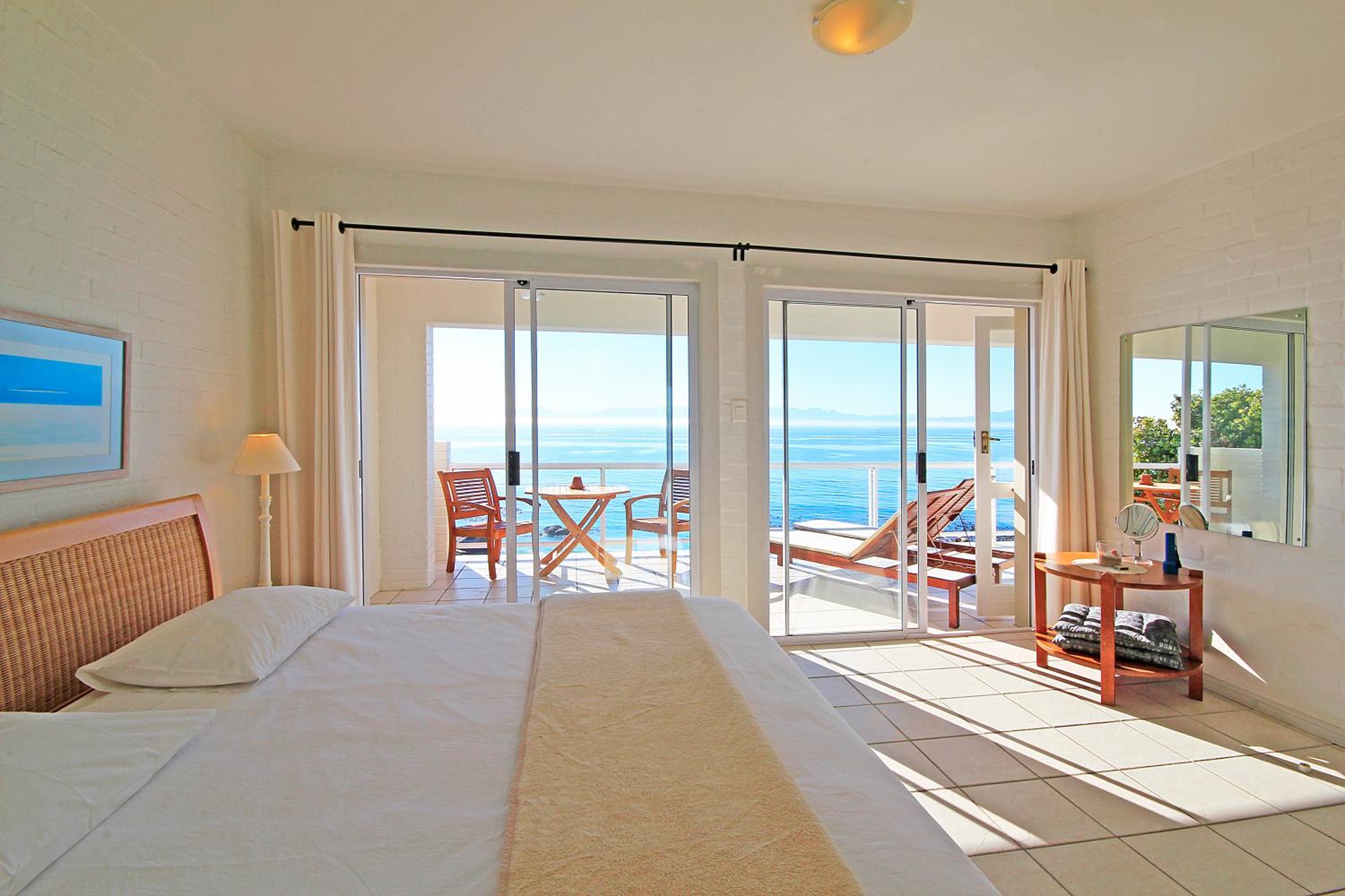 One-Bedroom Apartment with Sea View photo 1