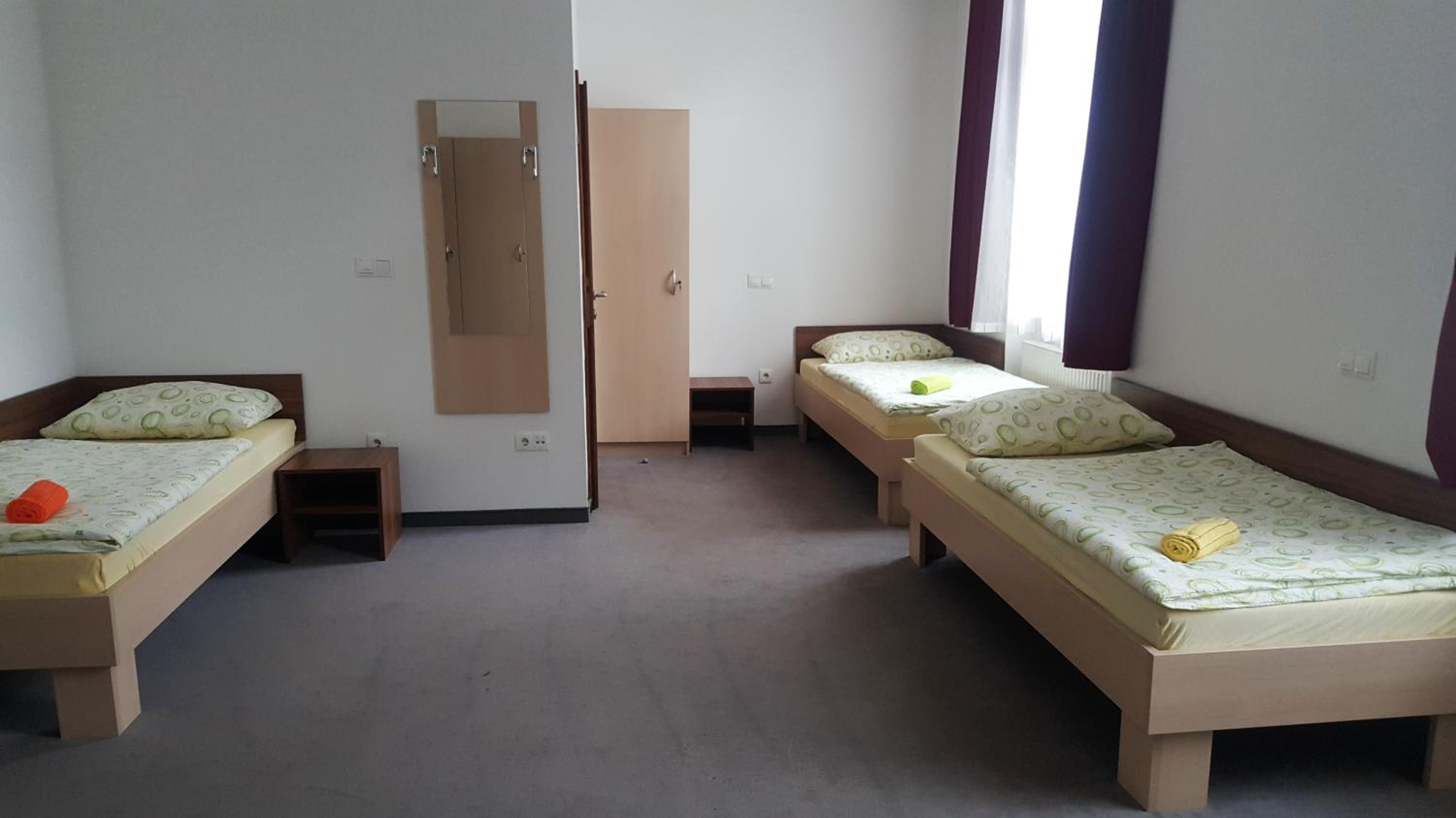 6-Bed Mixed Dormitory Room photo 1