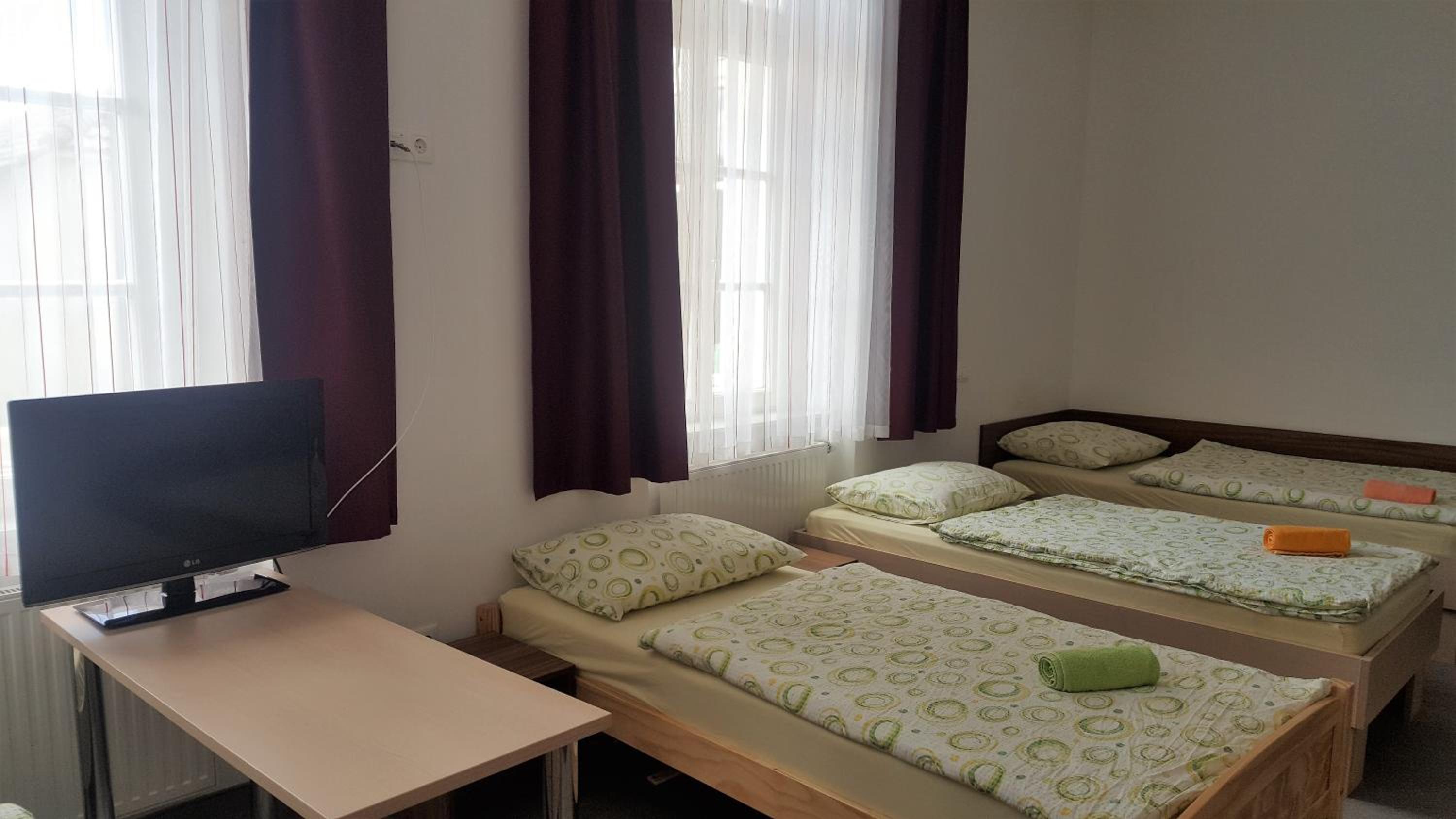 6-Bed Mixed Dormitory Room photo 2