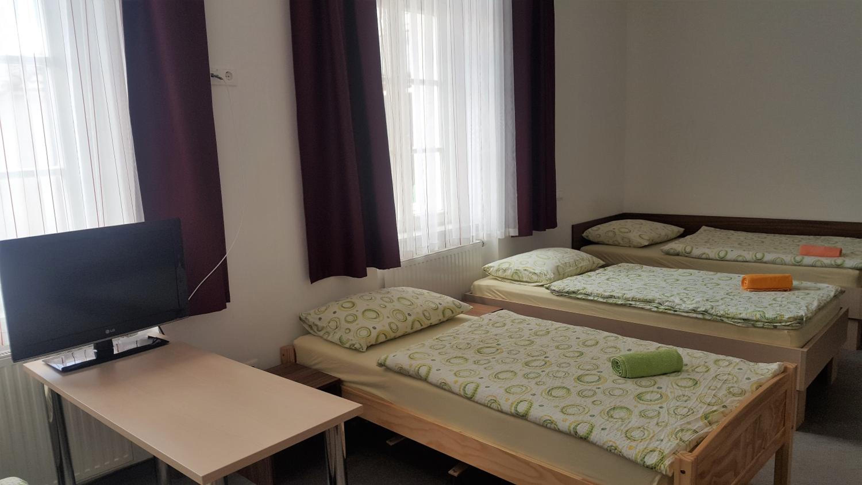 6-Bed Mixed Dormitory Room photo 3