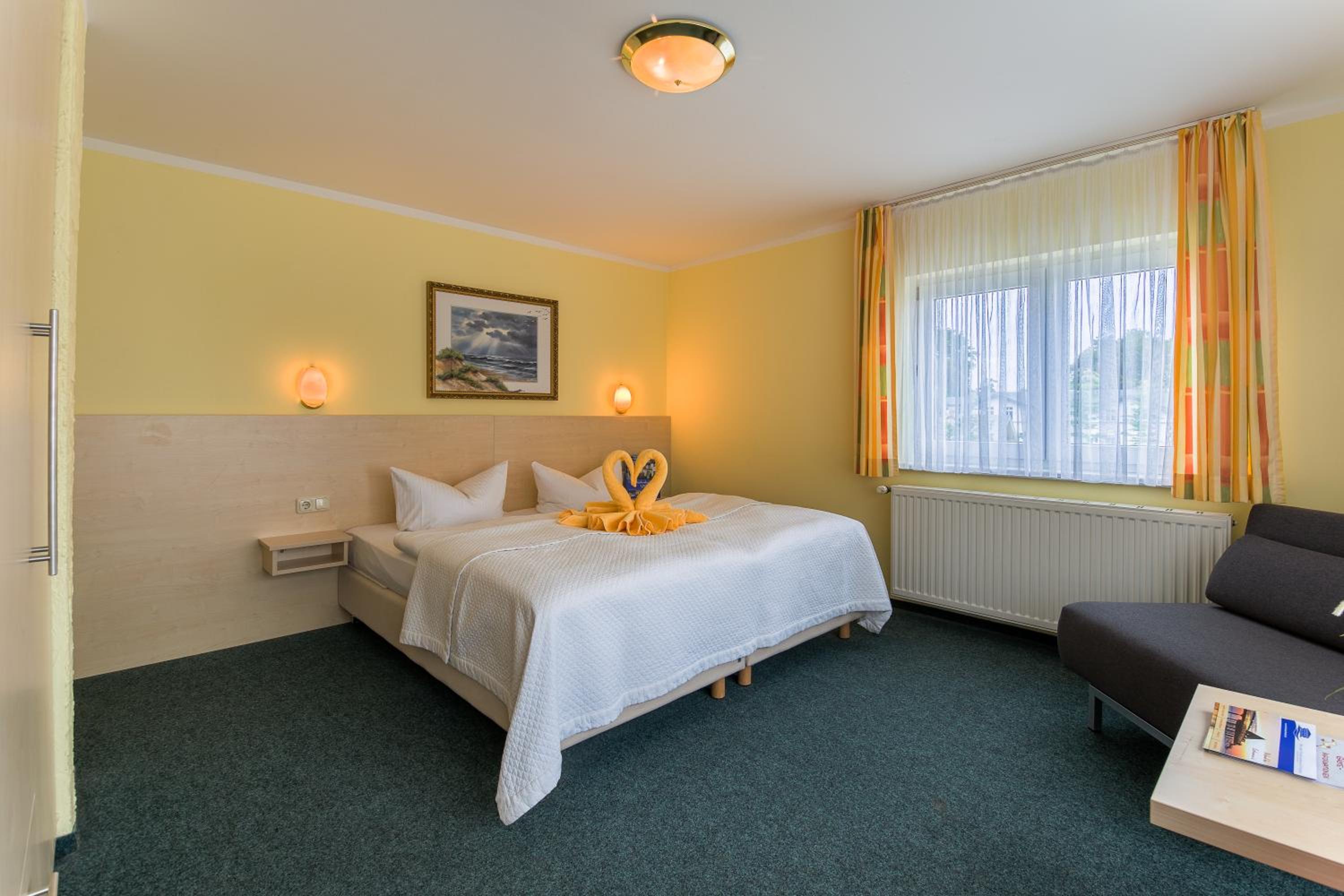 Standard Double Room thumbnail 5
