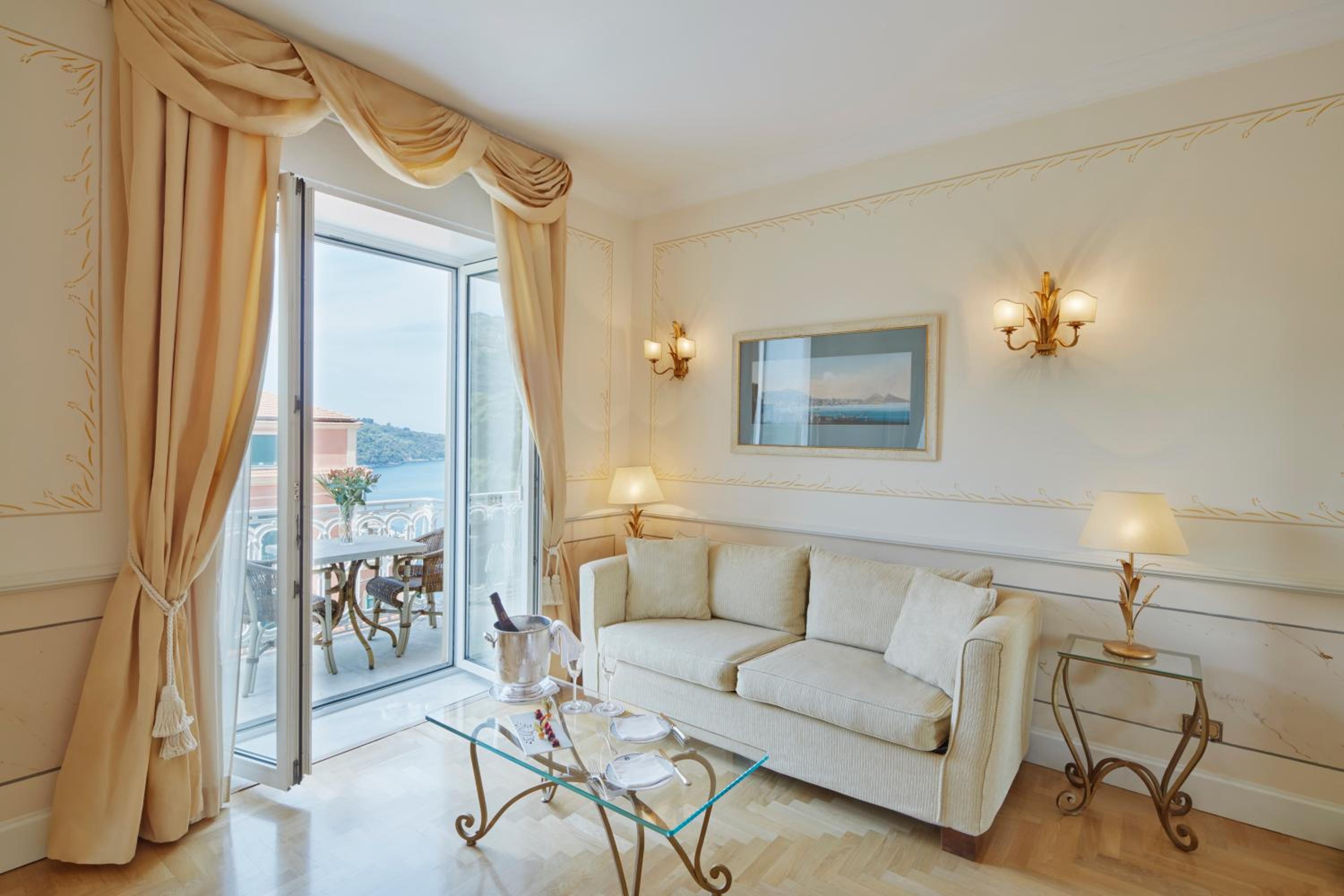 Junior Suite with Sea View - Photo 2