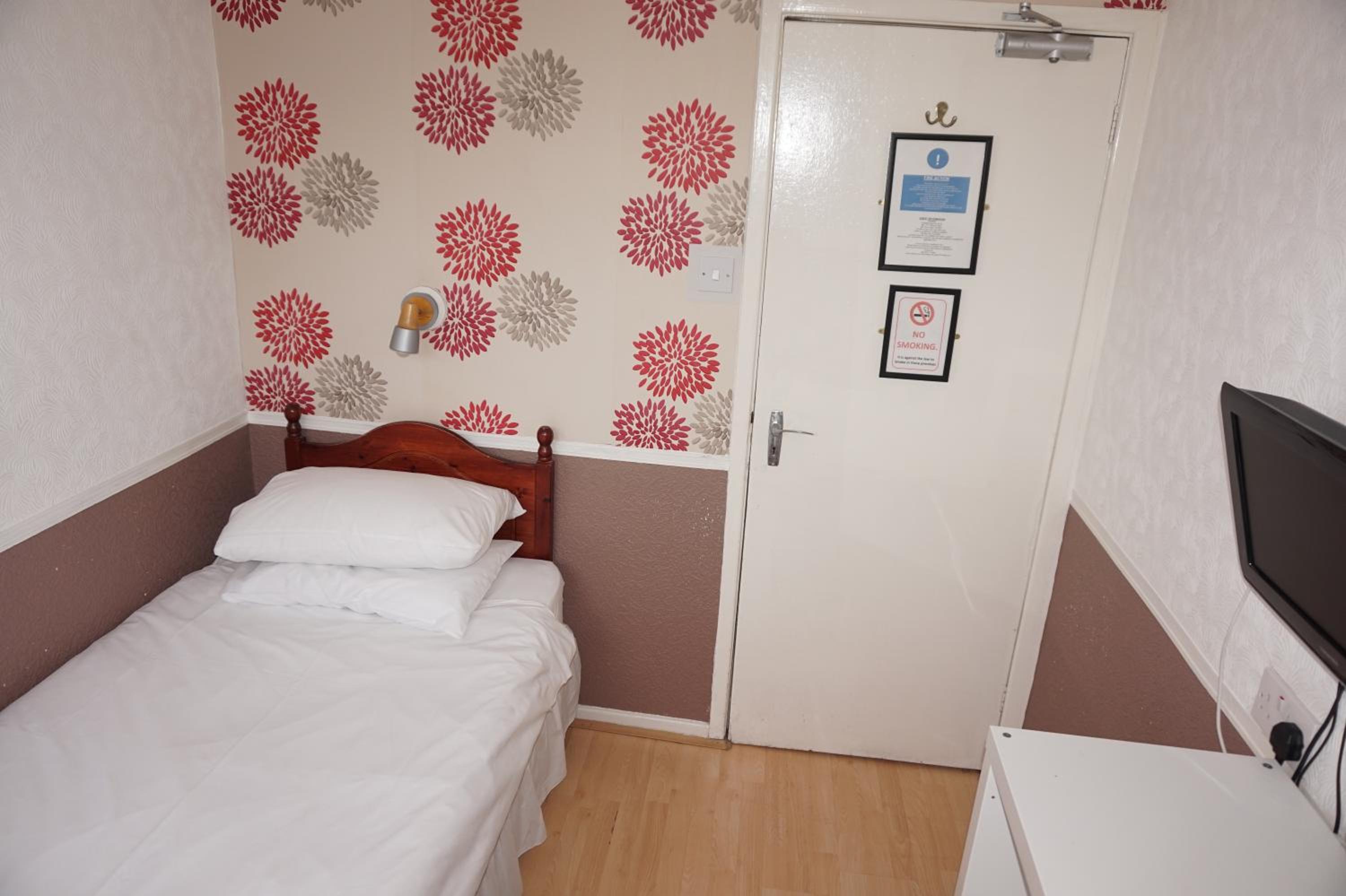 Standard Single Room with Shared Bathroom