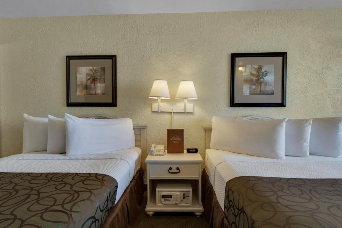 Room with 2 Double Beds, Water View, Non-Smoking