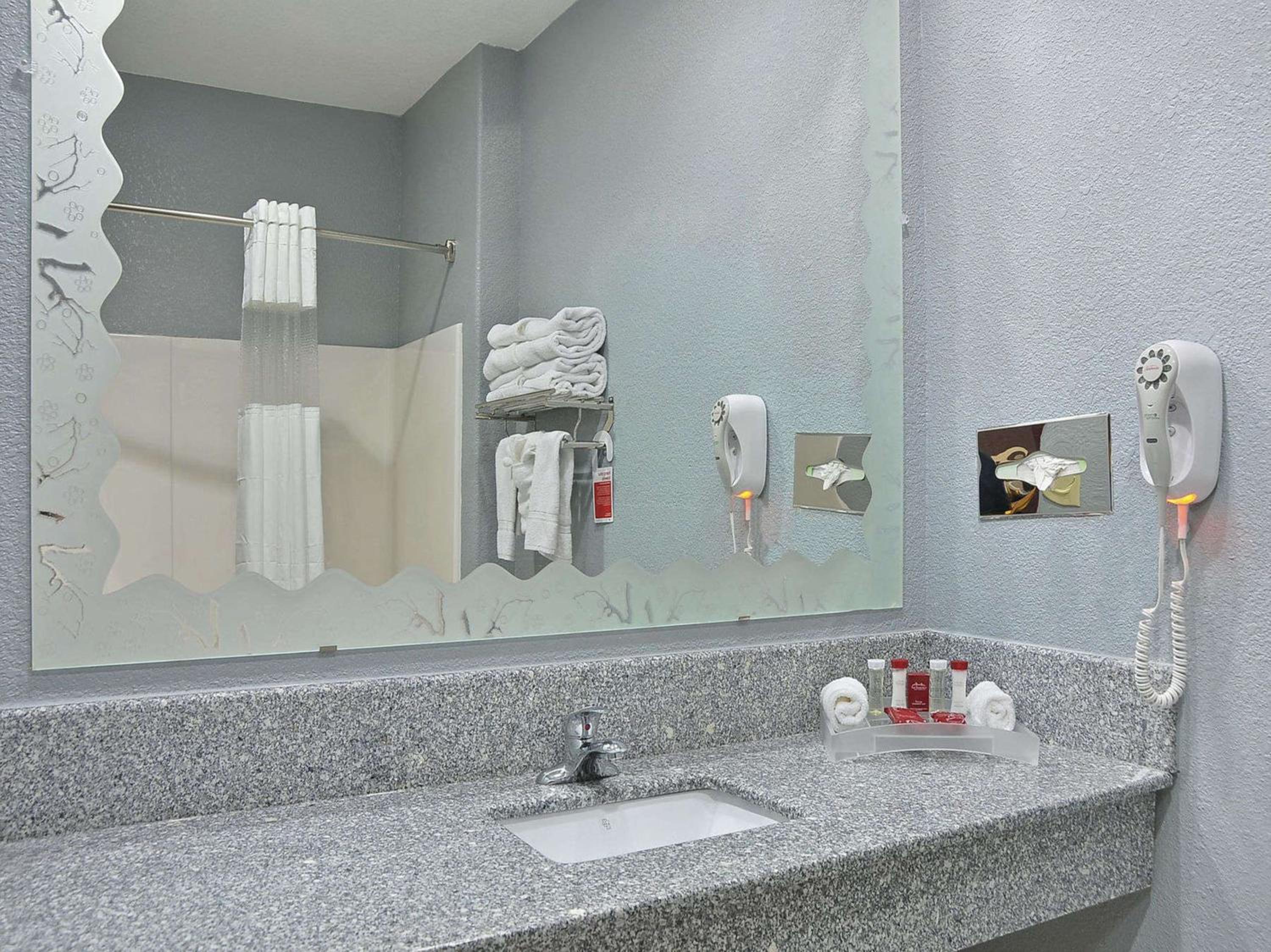 Two-Bedroom, Suite - Non-Smoking - Photo 3
