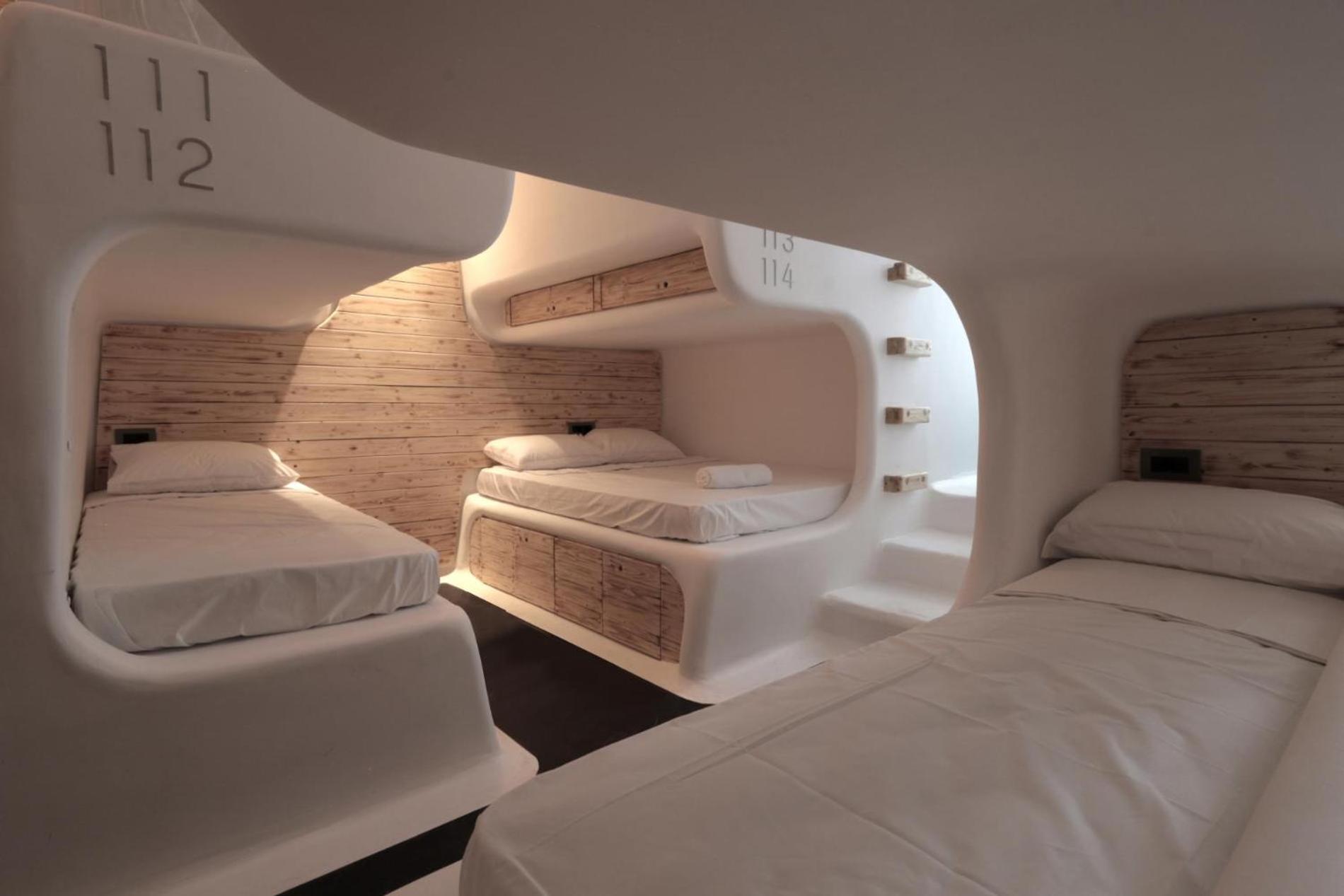 Private Dorm for 10 ( 2 doubles + 6 singles) photo 3