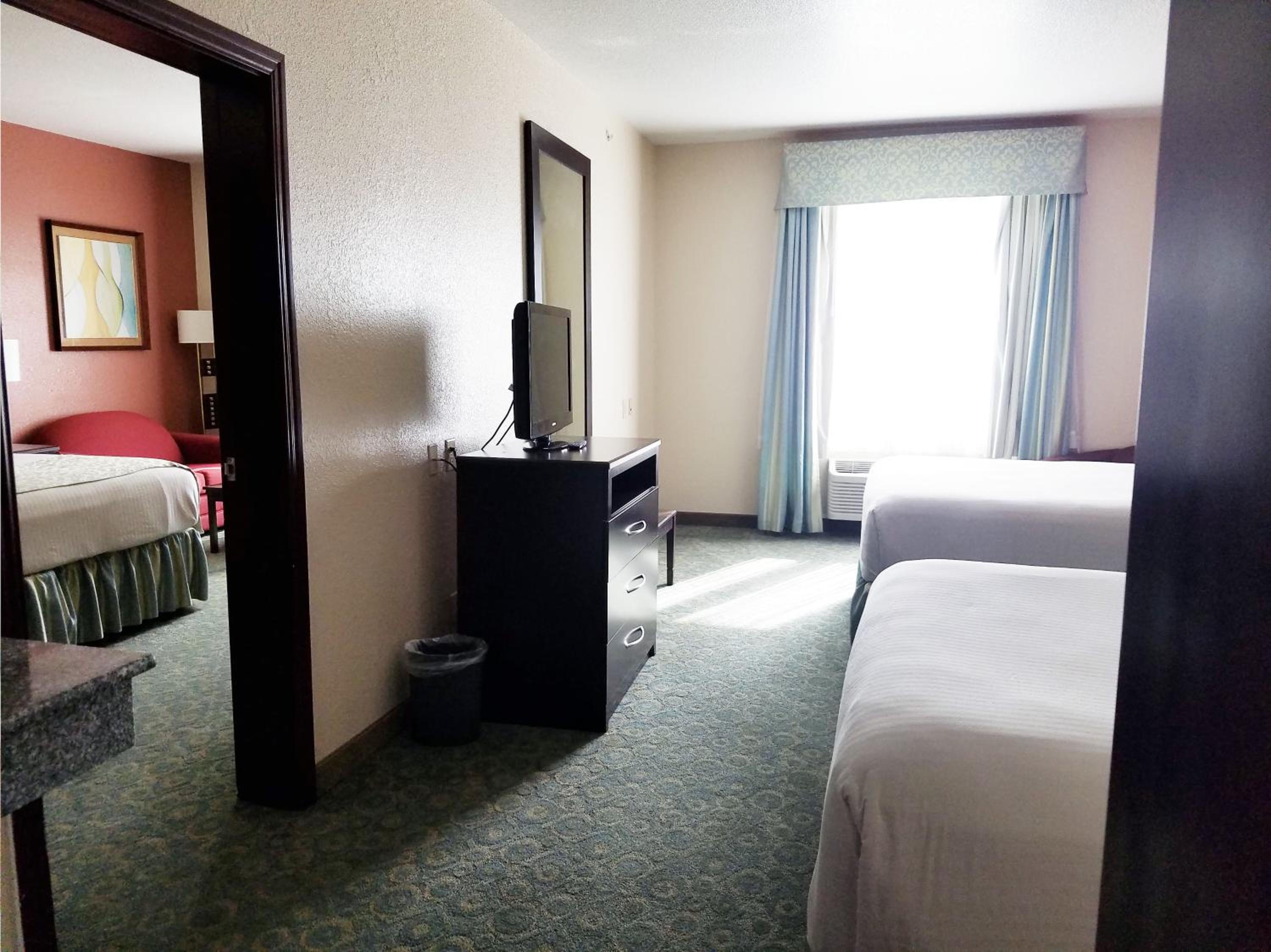 Two-Bedroom, Suite - Non-Smoking - Photo 2
