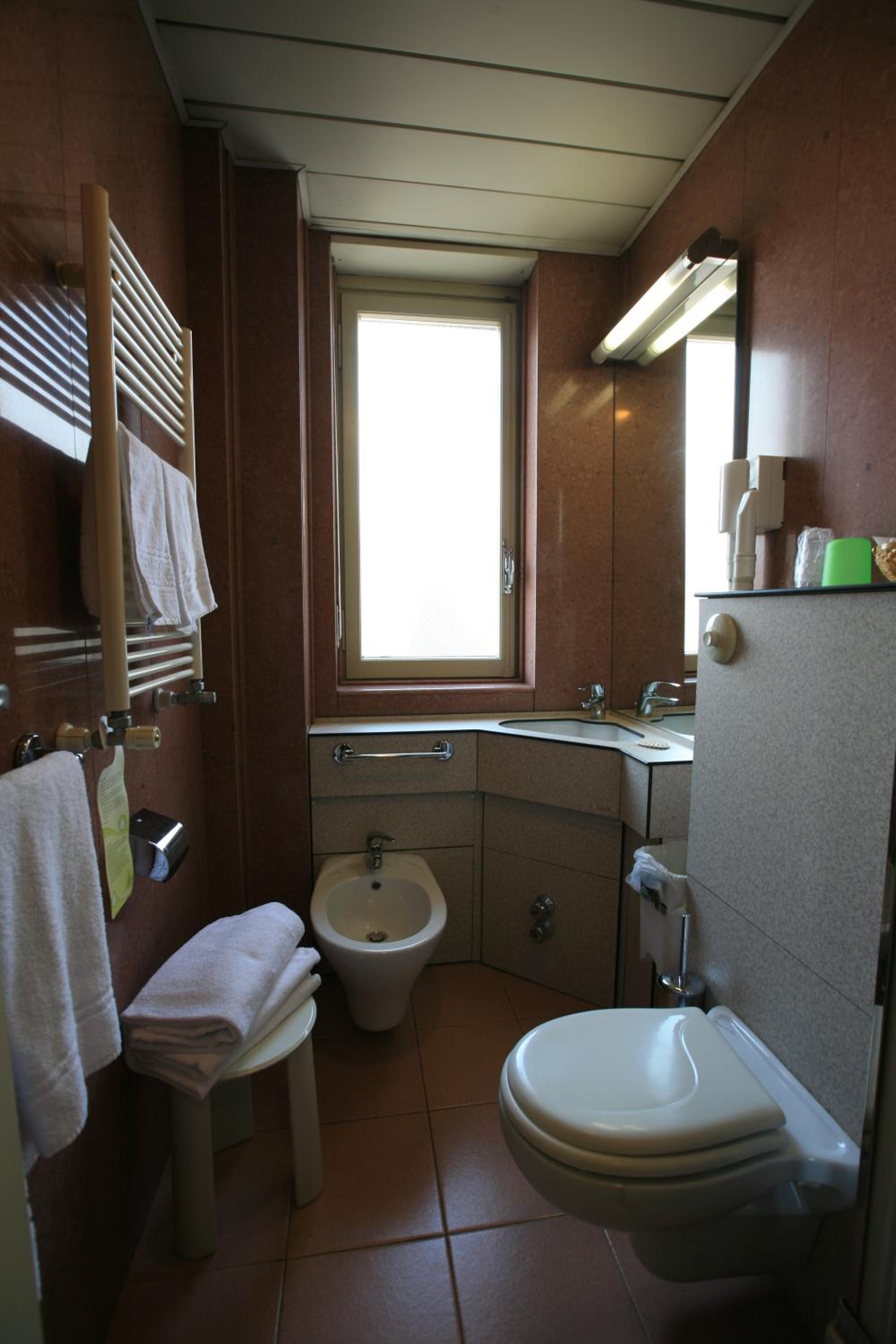 Double Room - Photo 5