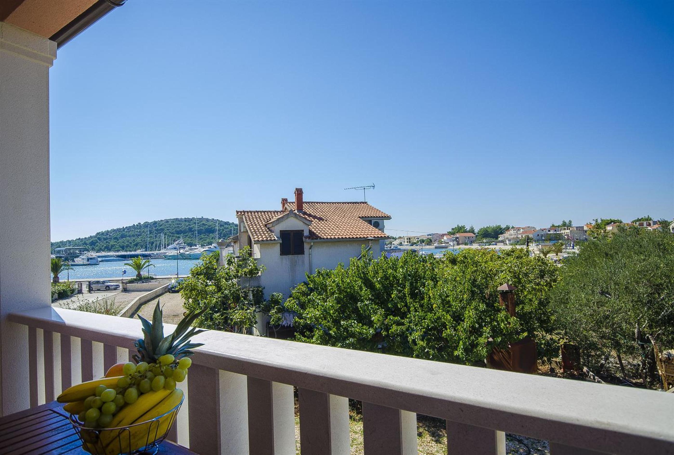 One-Bedroom Apartment with Sea View photo 3