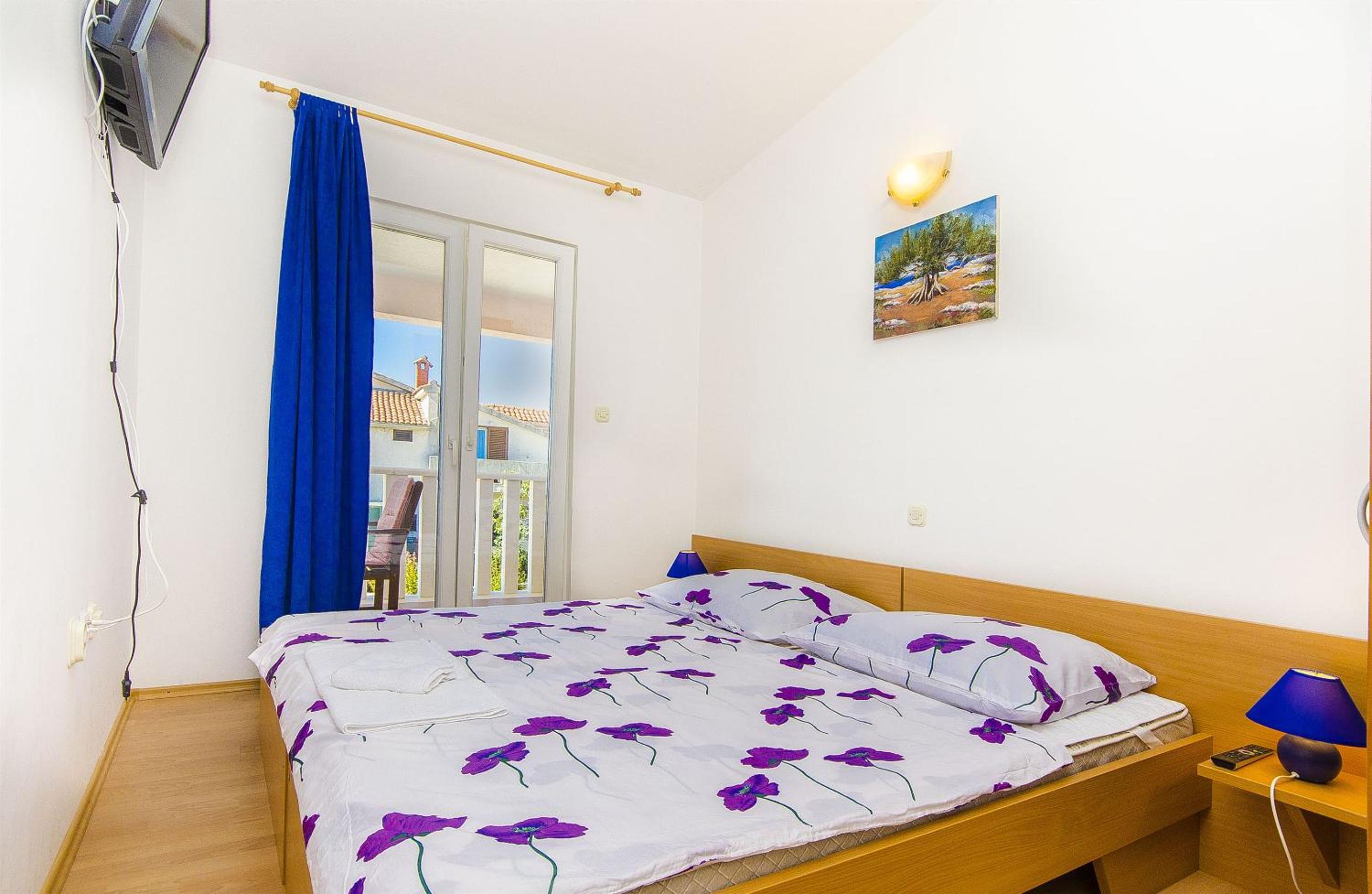 One-Bedroom Apartment with Balcony photo 2