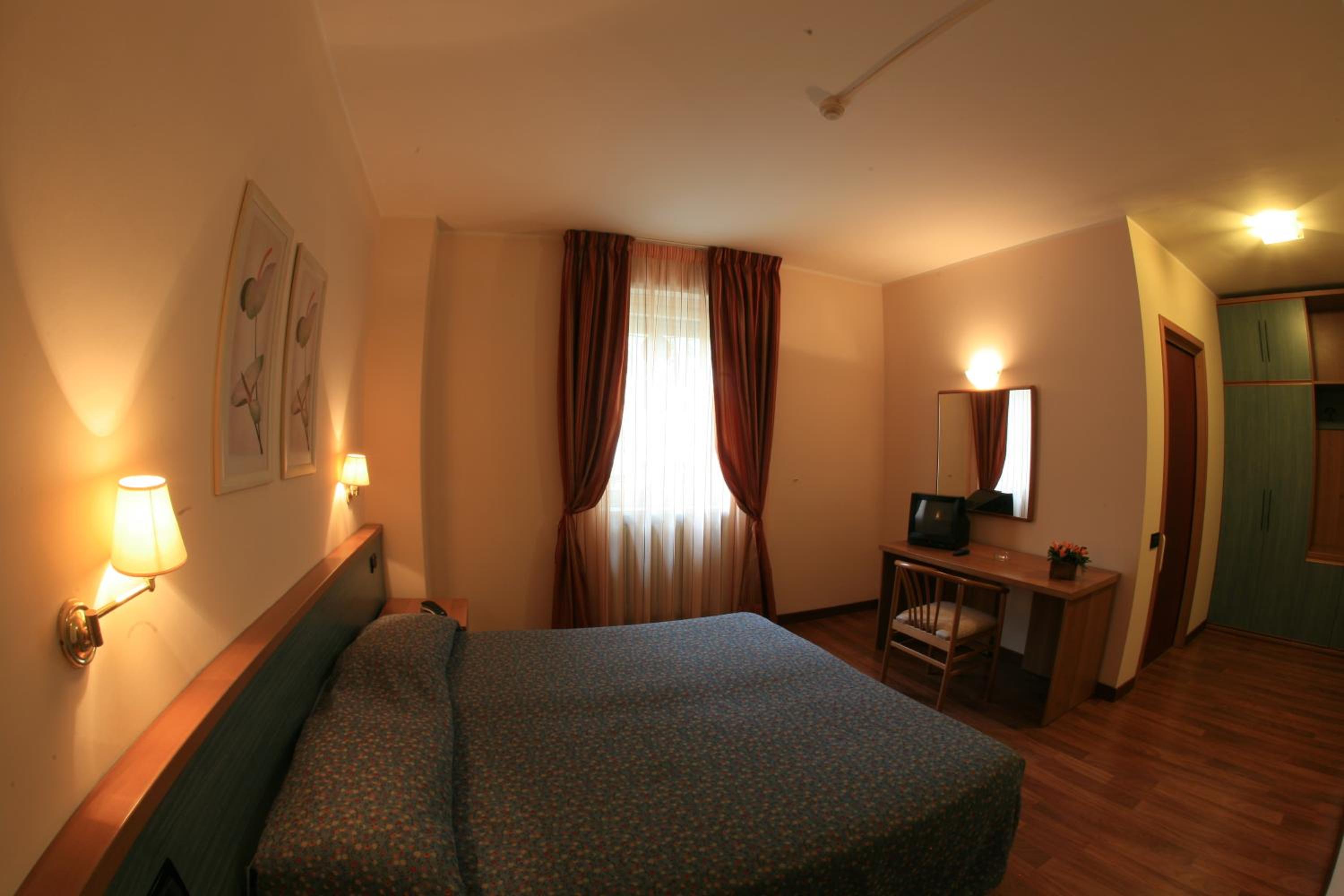 Double Room - Photo 3