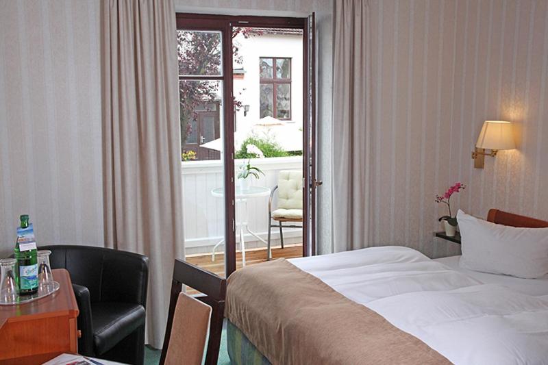 Double Room with Balcony - Photo 4