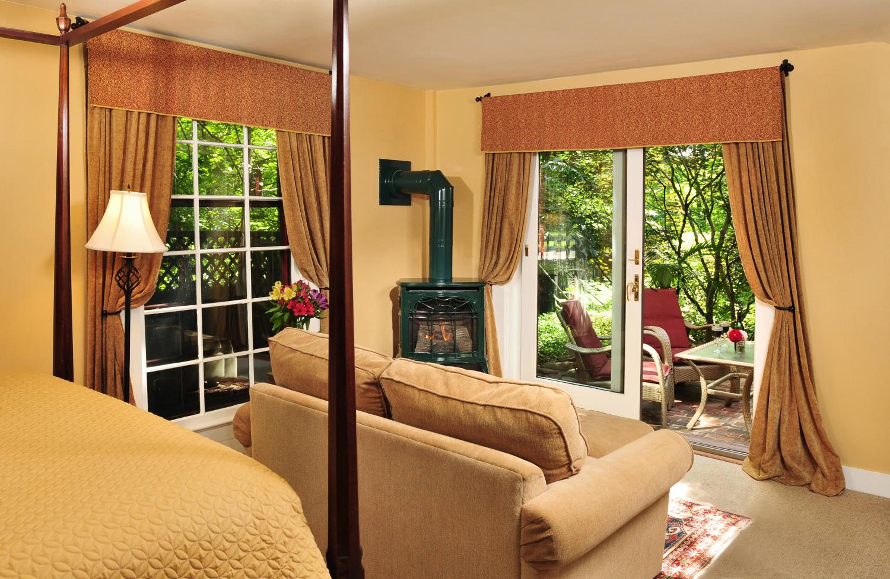 Double Room with Patio photo 2