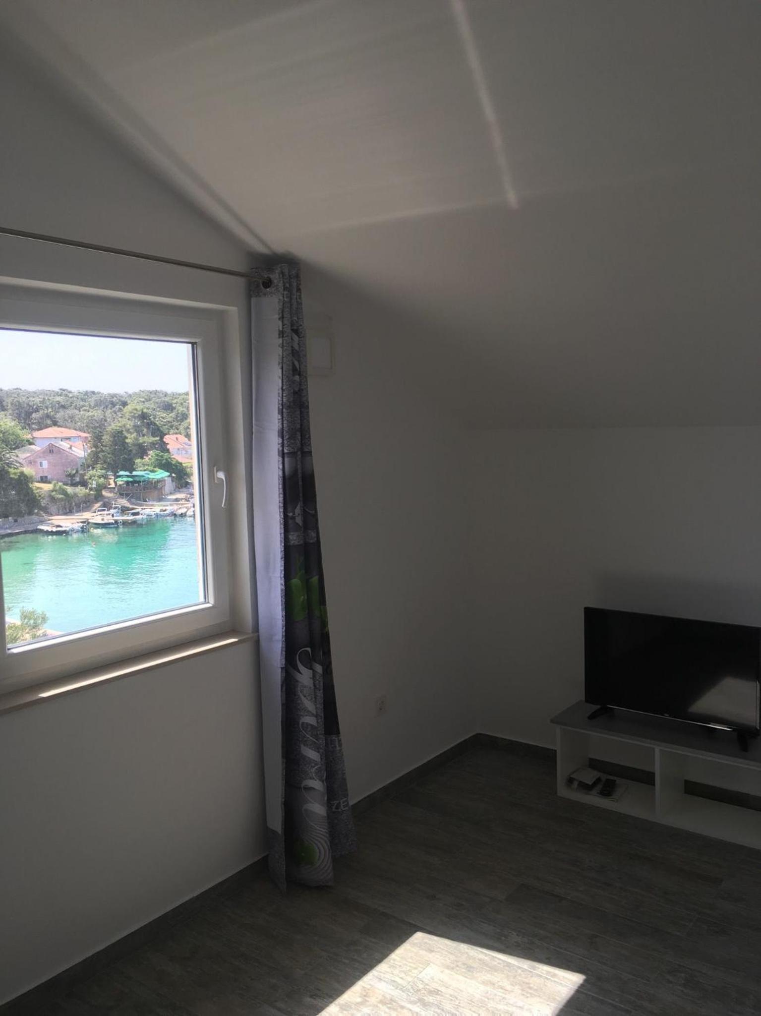 One-Bedroom Apartment with Balcony