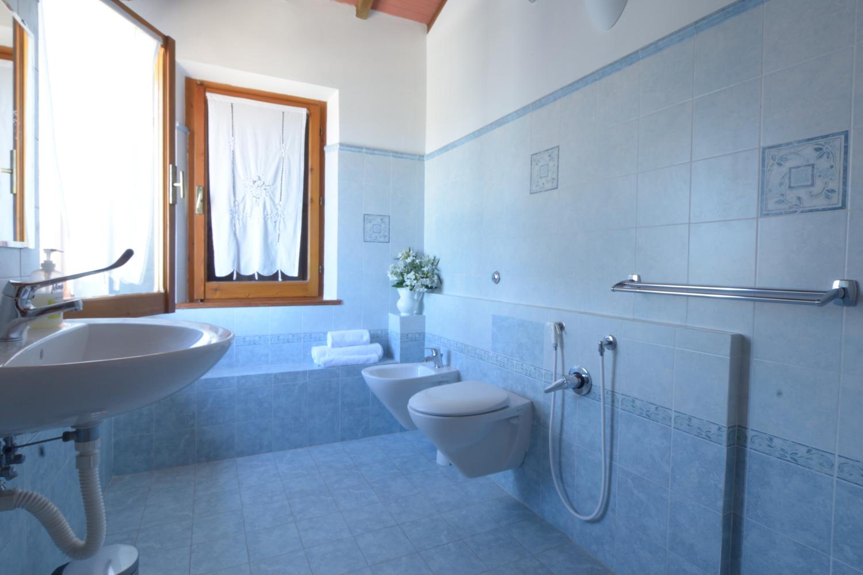 King Room - Disability Access photo 3