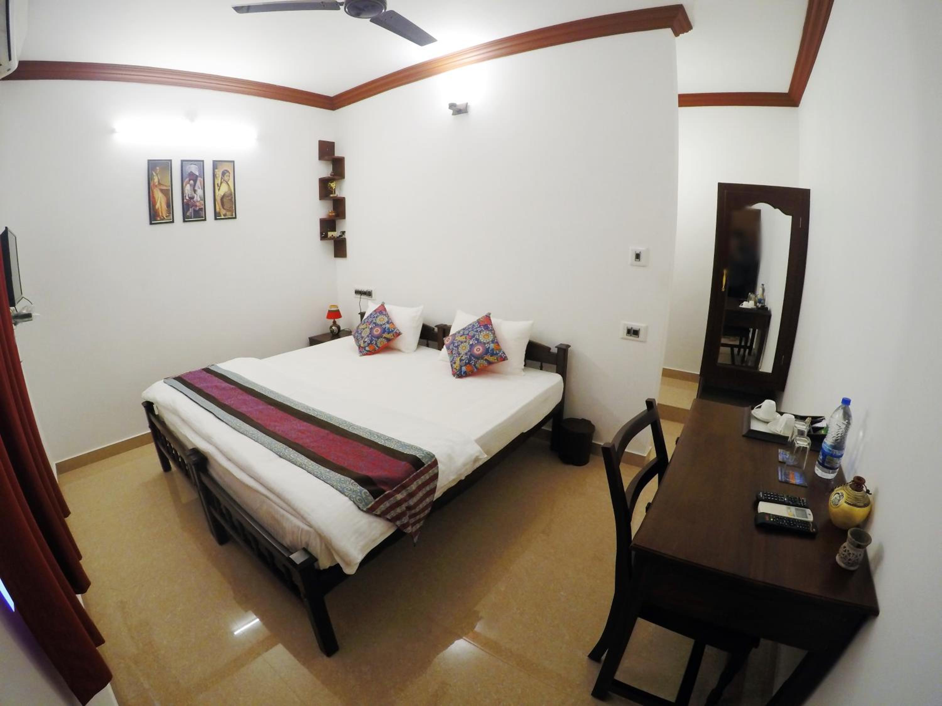 Deluxe Double or Twin Room - Photo 7