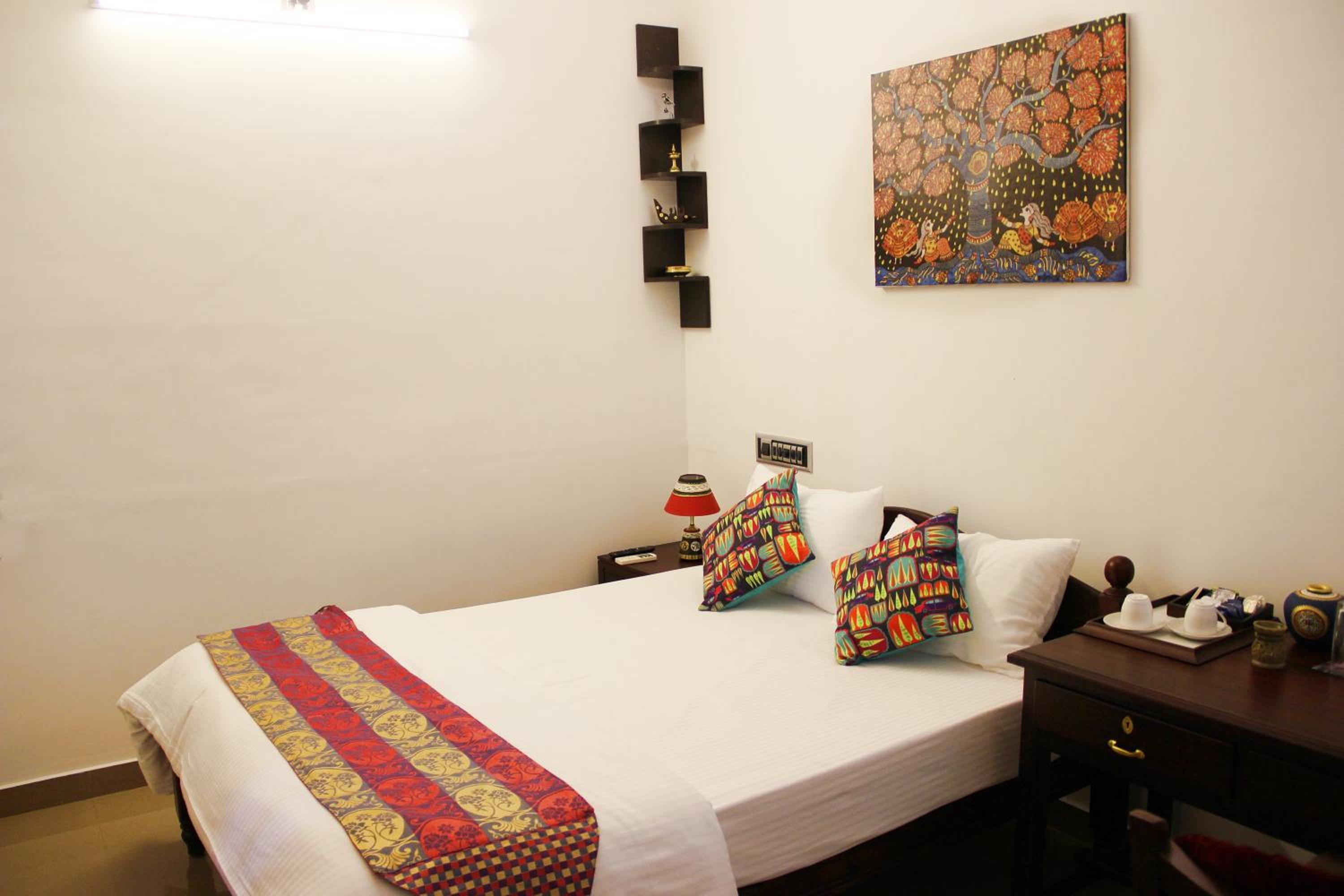 Deluxe Queen Room - Photo 7