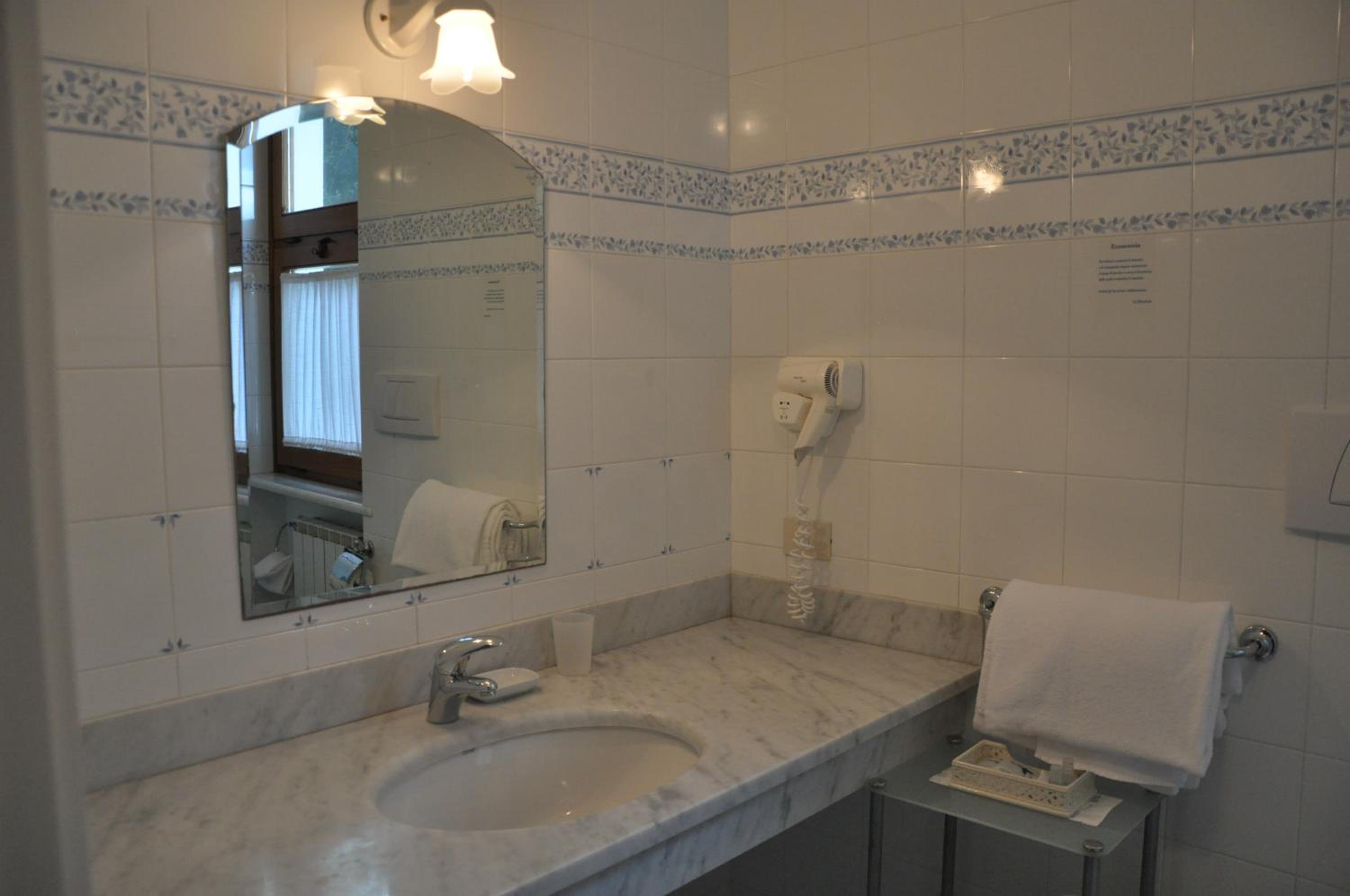Triple Room - Photo 12