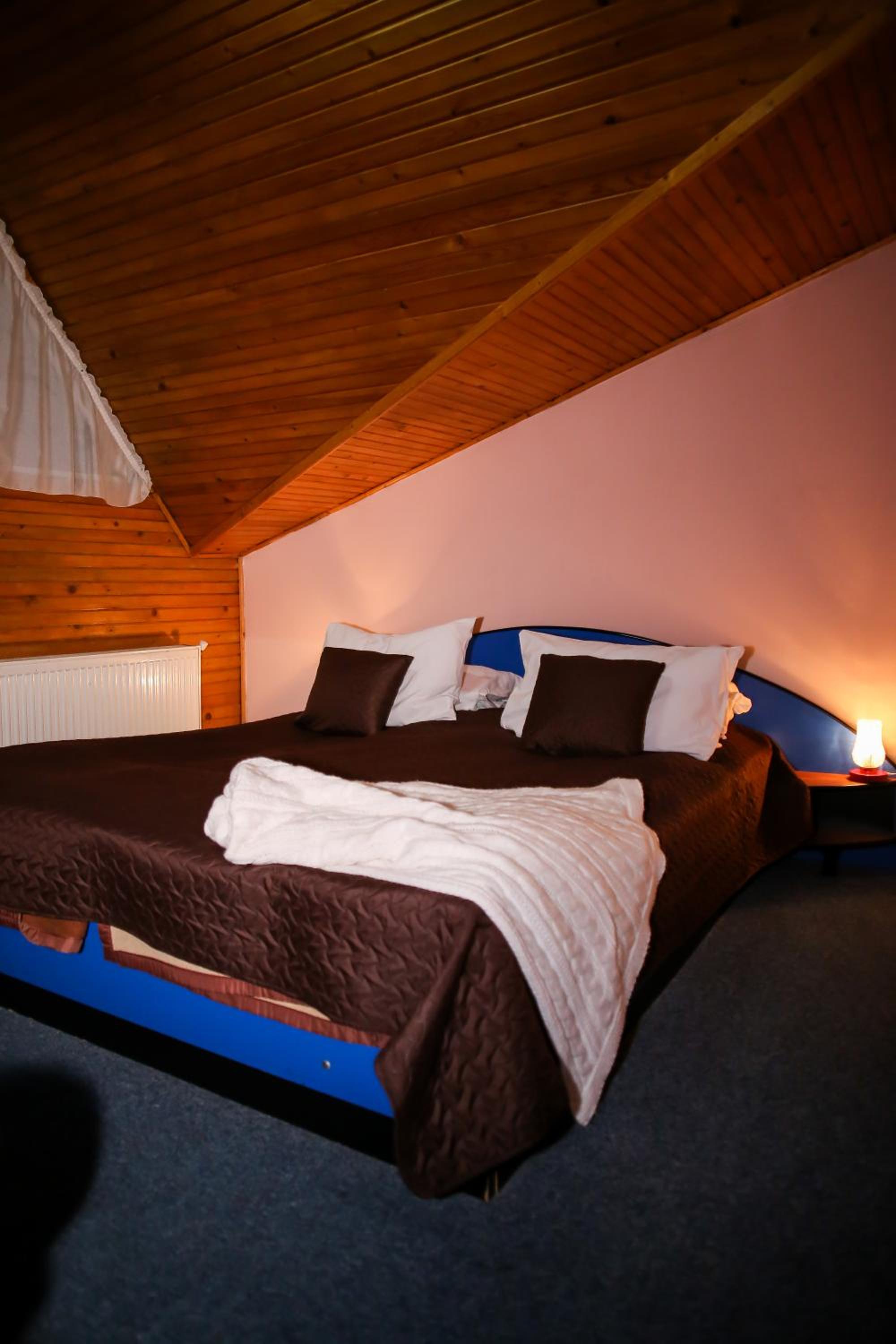 Family Suite (2 Adults + 2 Children)
