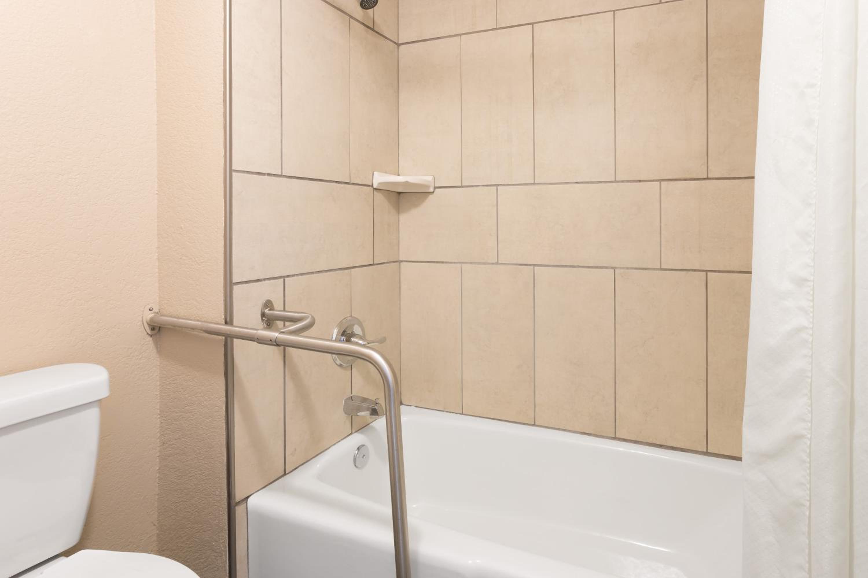 King Room - Mobility Access/Non-Smoking photo 2