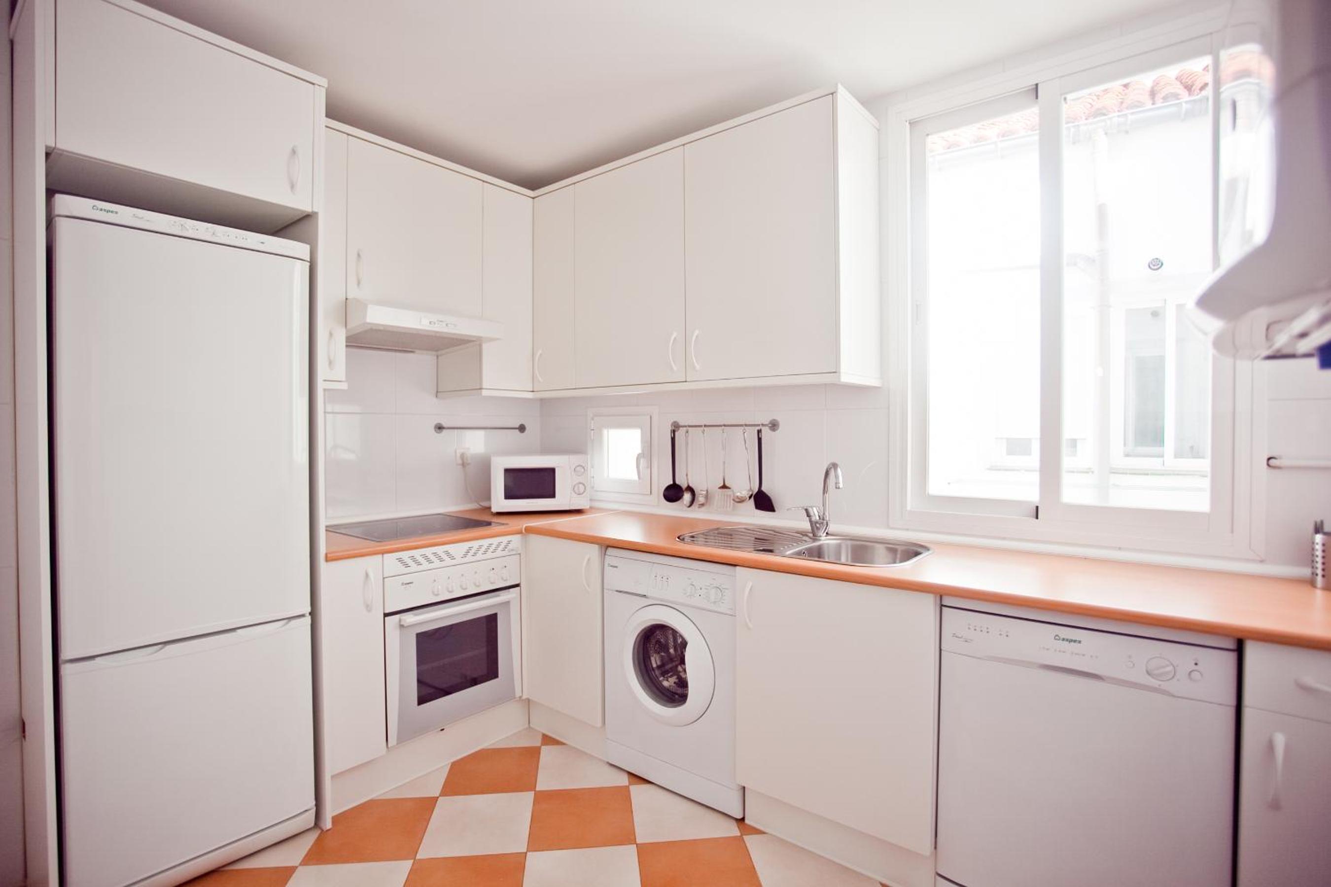 One-Bedroom Apartment photo 2