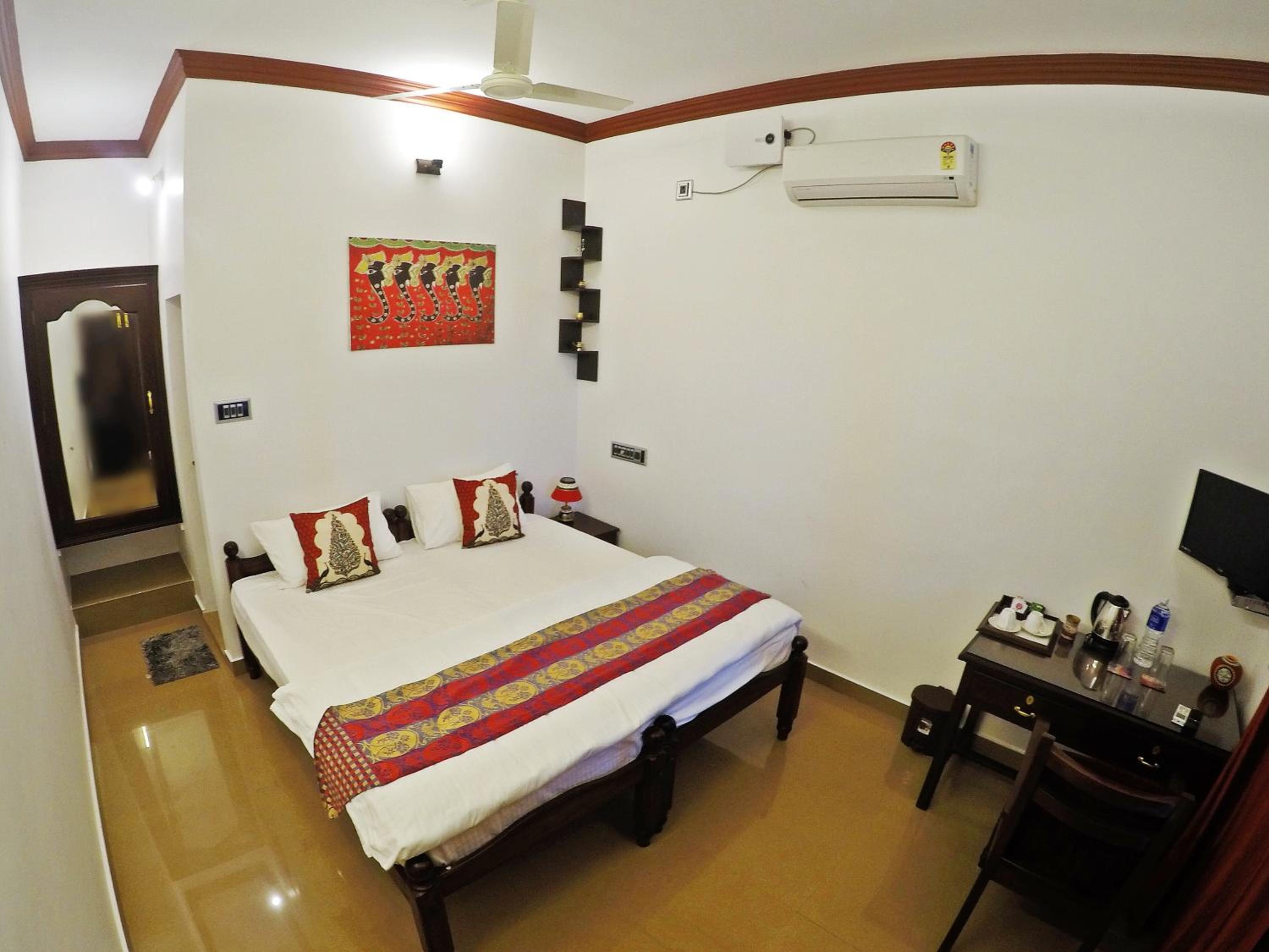 Standard Double or Twin Room - Photo 8