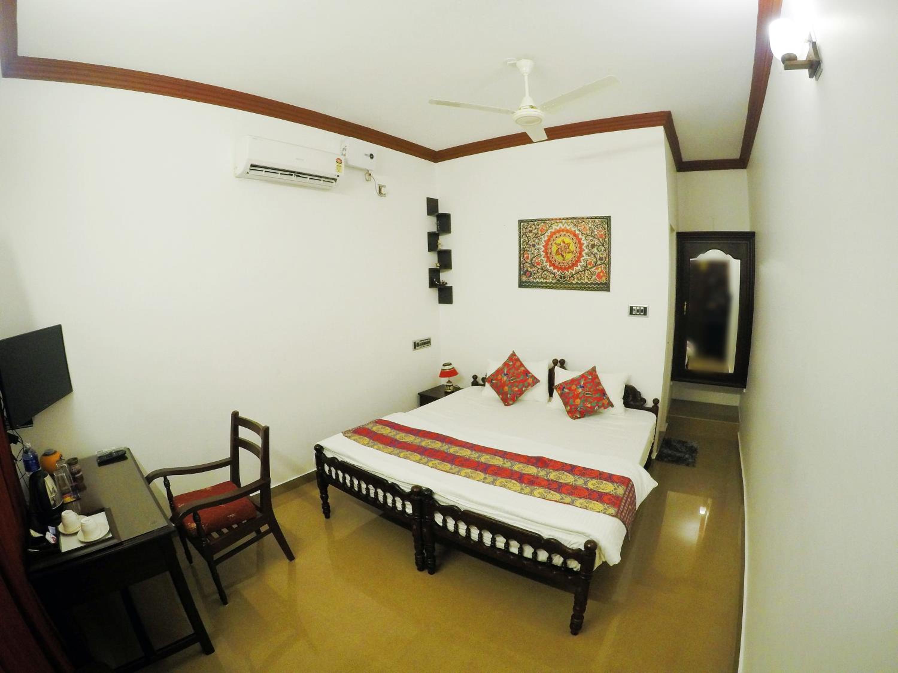 Standard Double or Twin Room - Photo 2