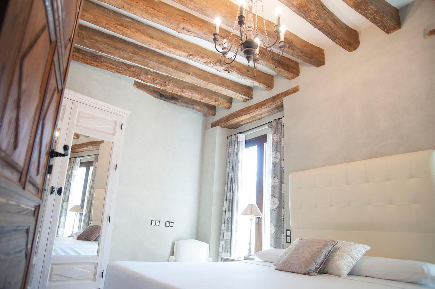 Double or Twin Room with Private Bathroom - Photo 18