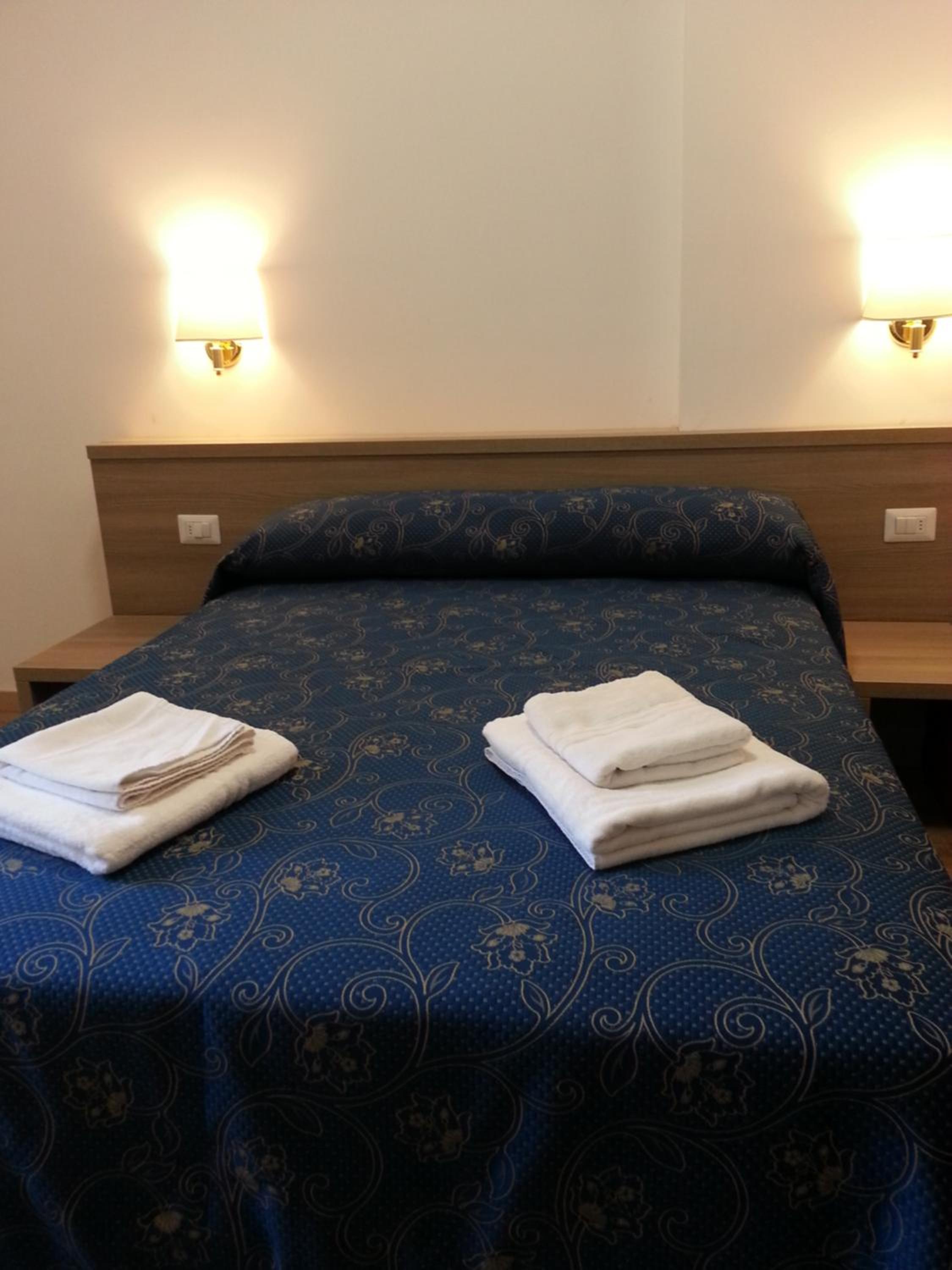 Double or Twin Room with Private Bathroom photo 1