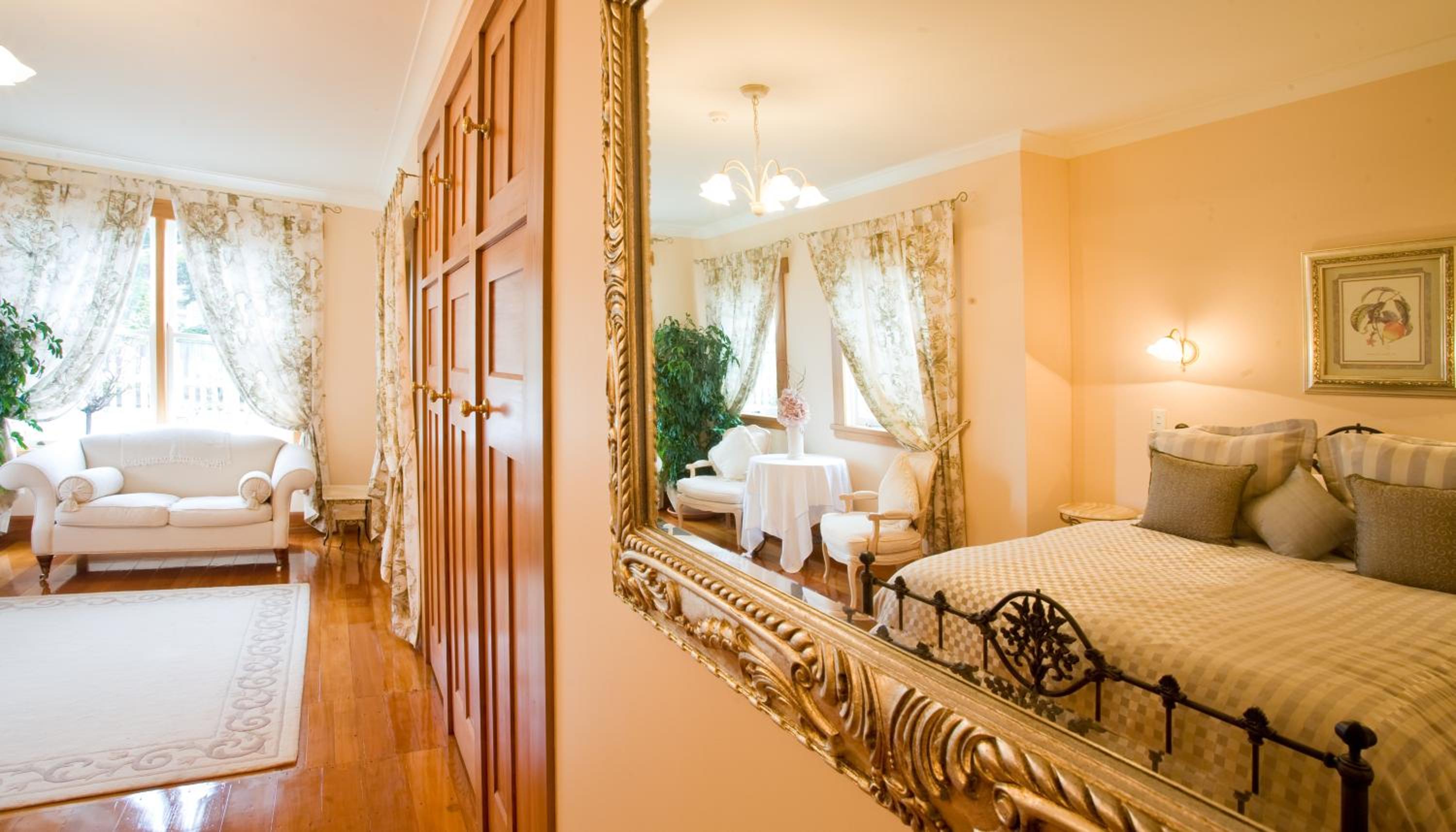Alexandra King Suite photo 1
