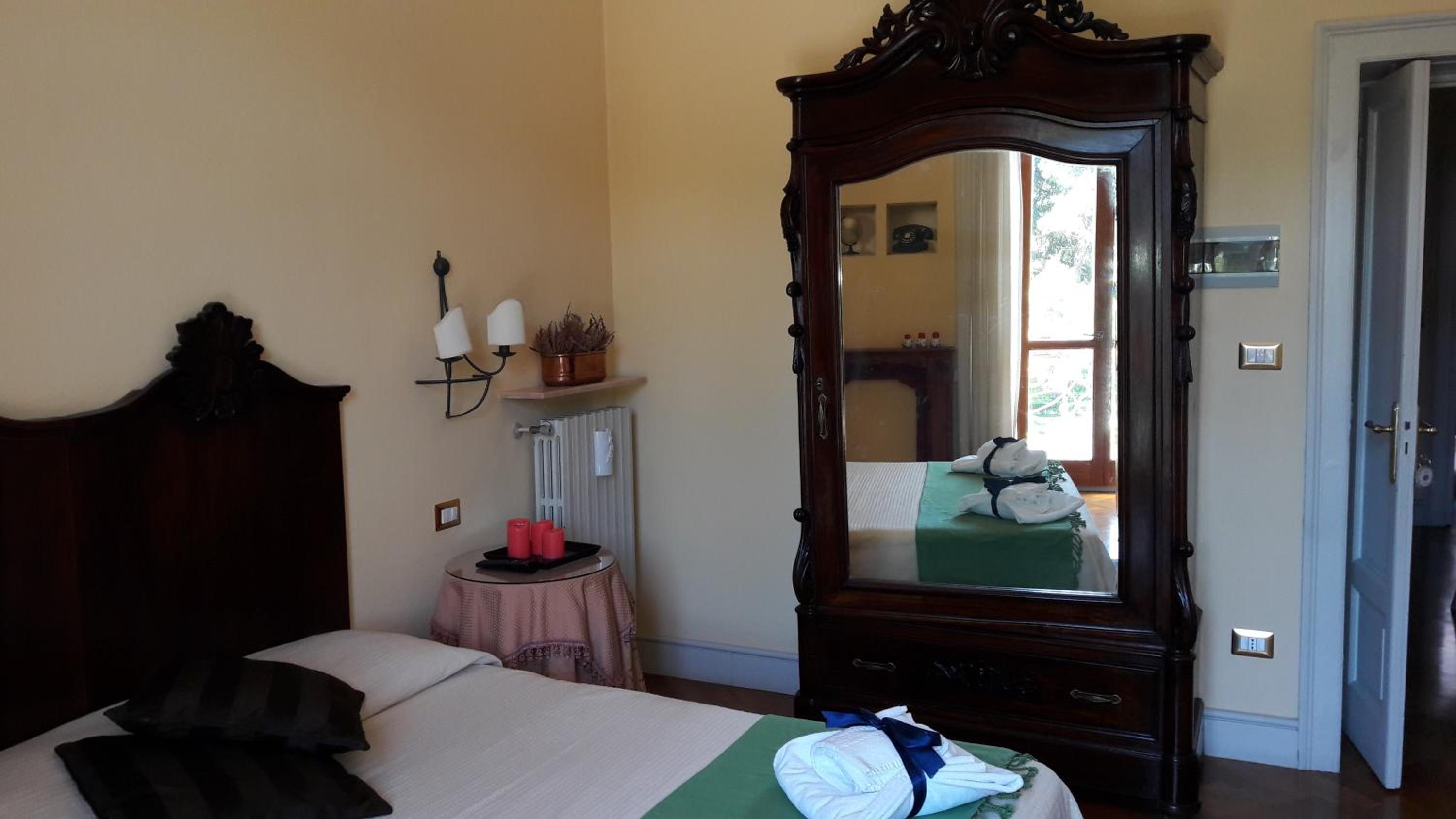 King Room with Balcony photo 1