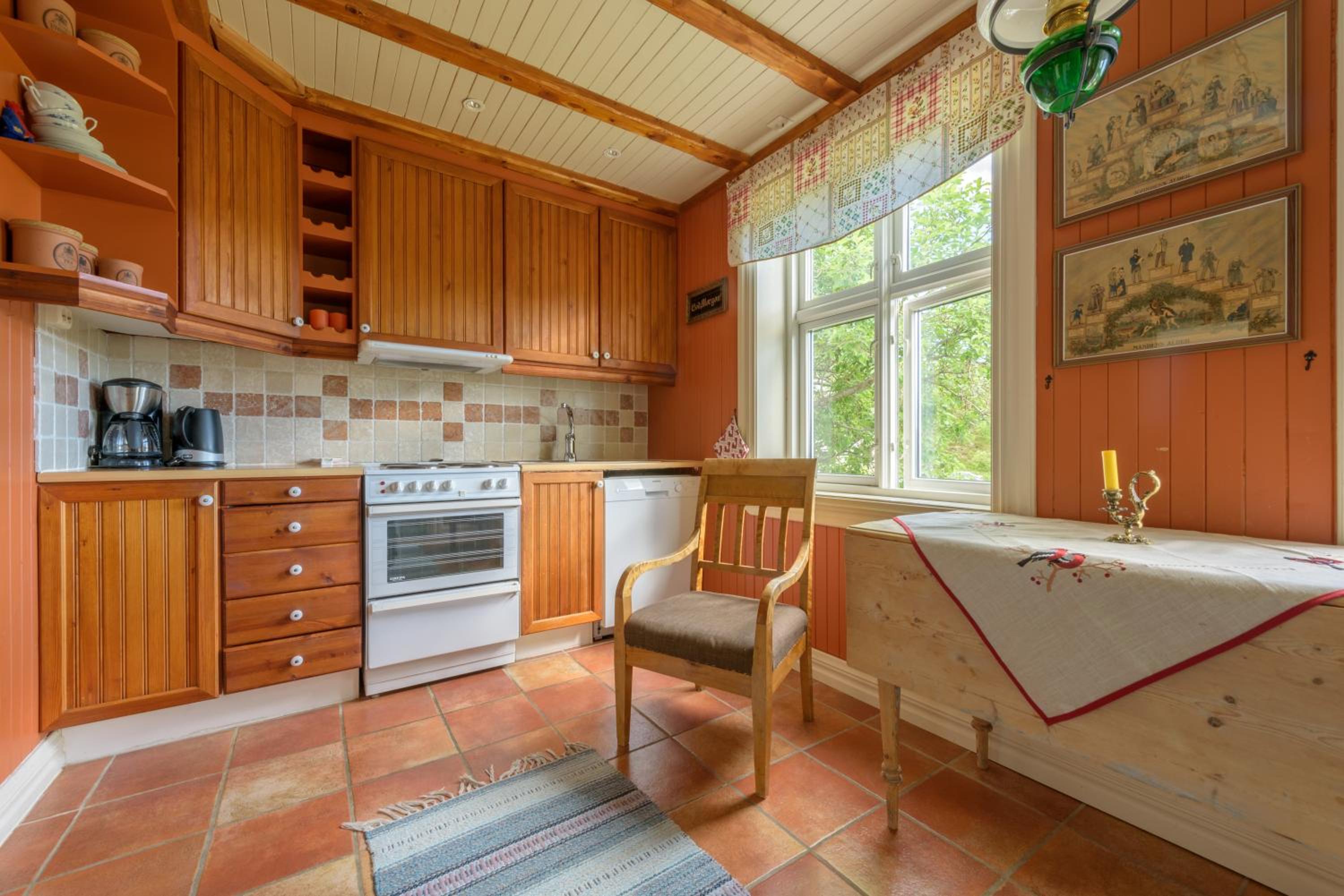 Two-Bedroom House - Photo 6