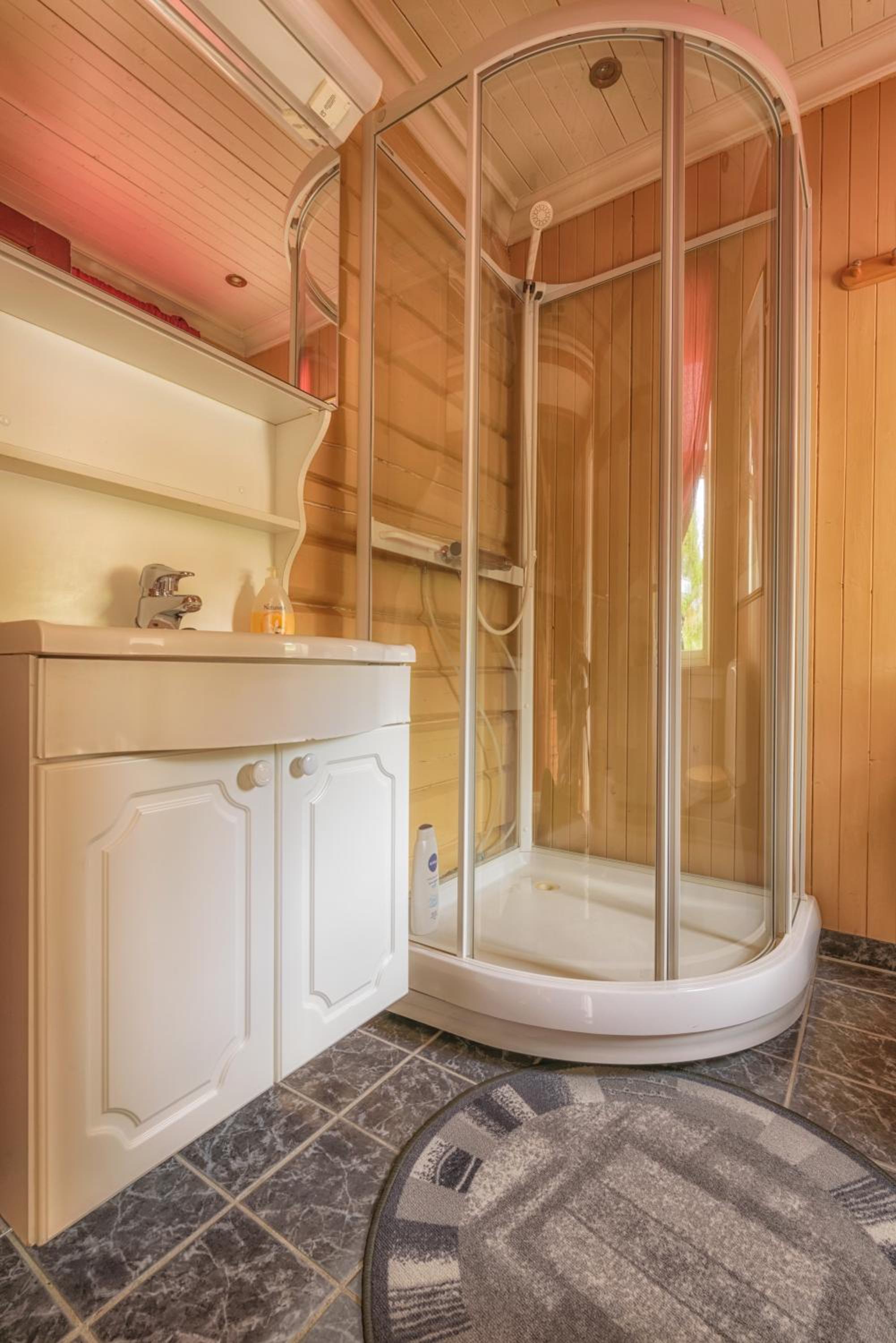 Two-Bedroom House - Photo 17