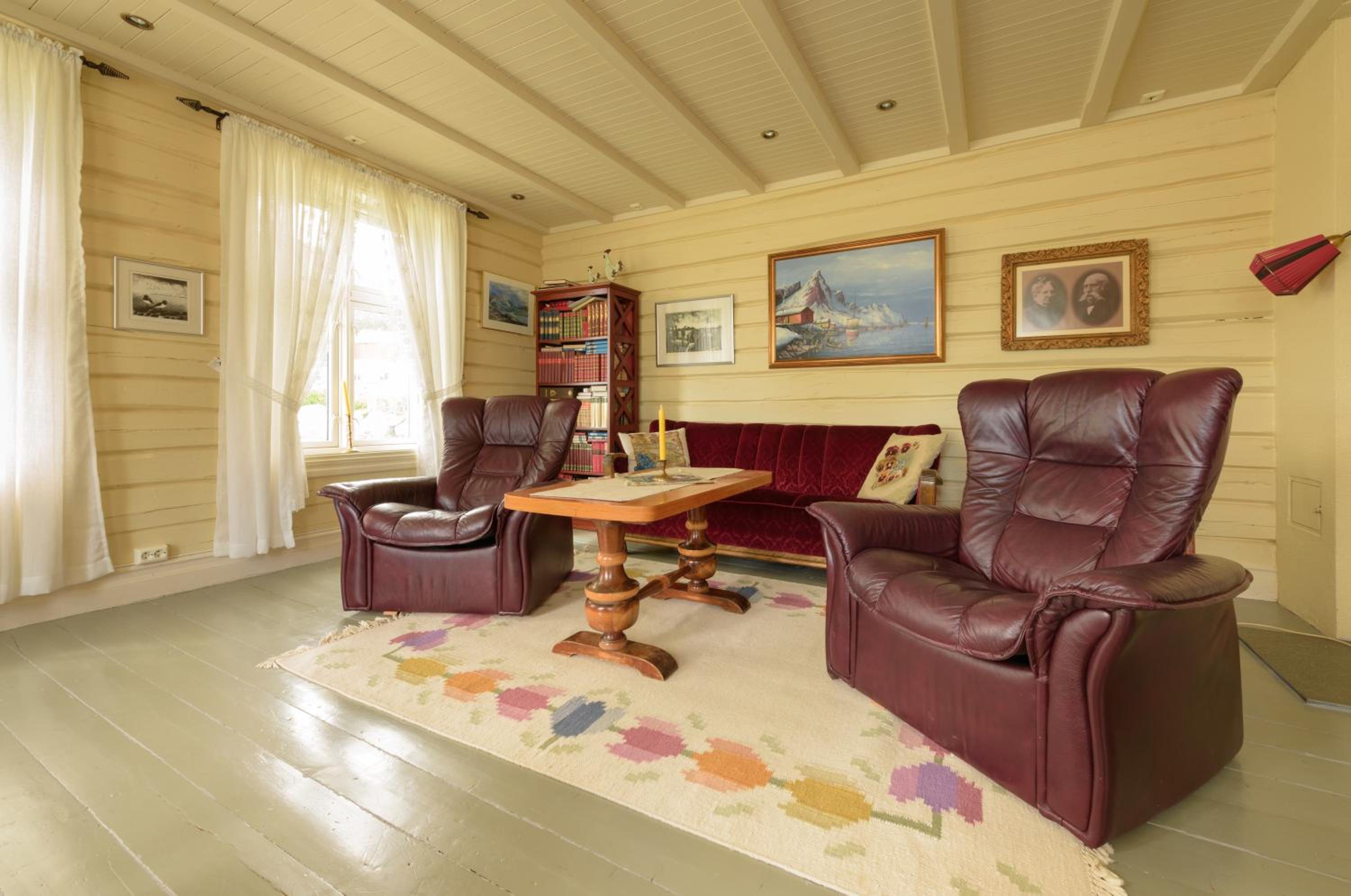 Two-Bedroom House - Photo 9